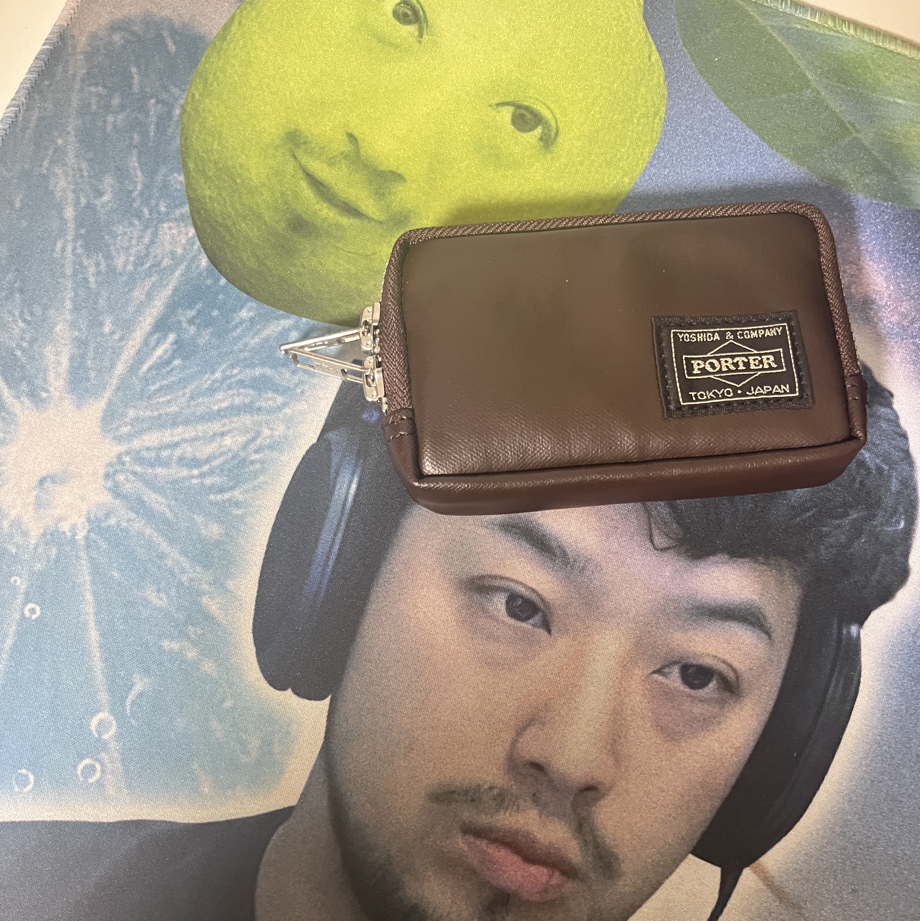 Porter Freestyle Multi Coin Case Brown 착용 스타일