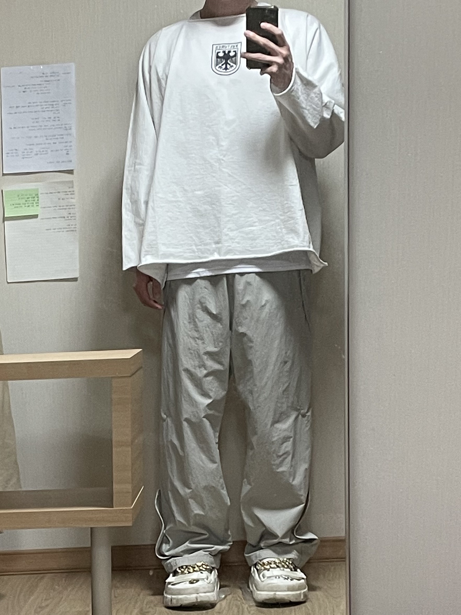 Yeezy Vultures Long Sleeve T-Shirt White, Sansan Gear Wave Pants Gray - 22SS 착용 스타일