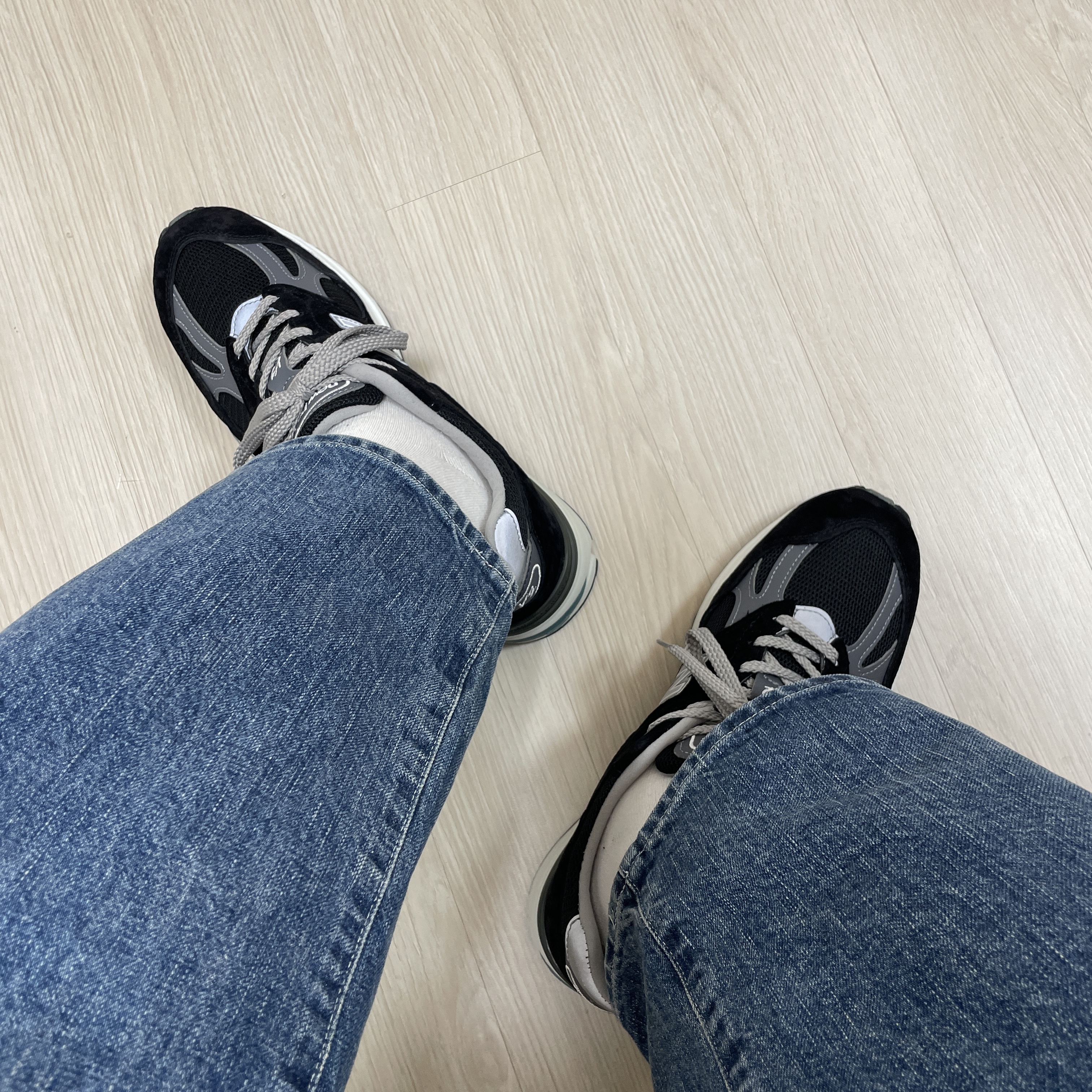 New Balance 991v2 Made in UK Black 착용 스타일 - 2