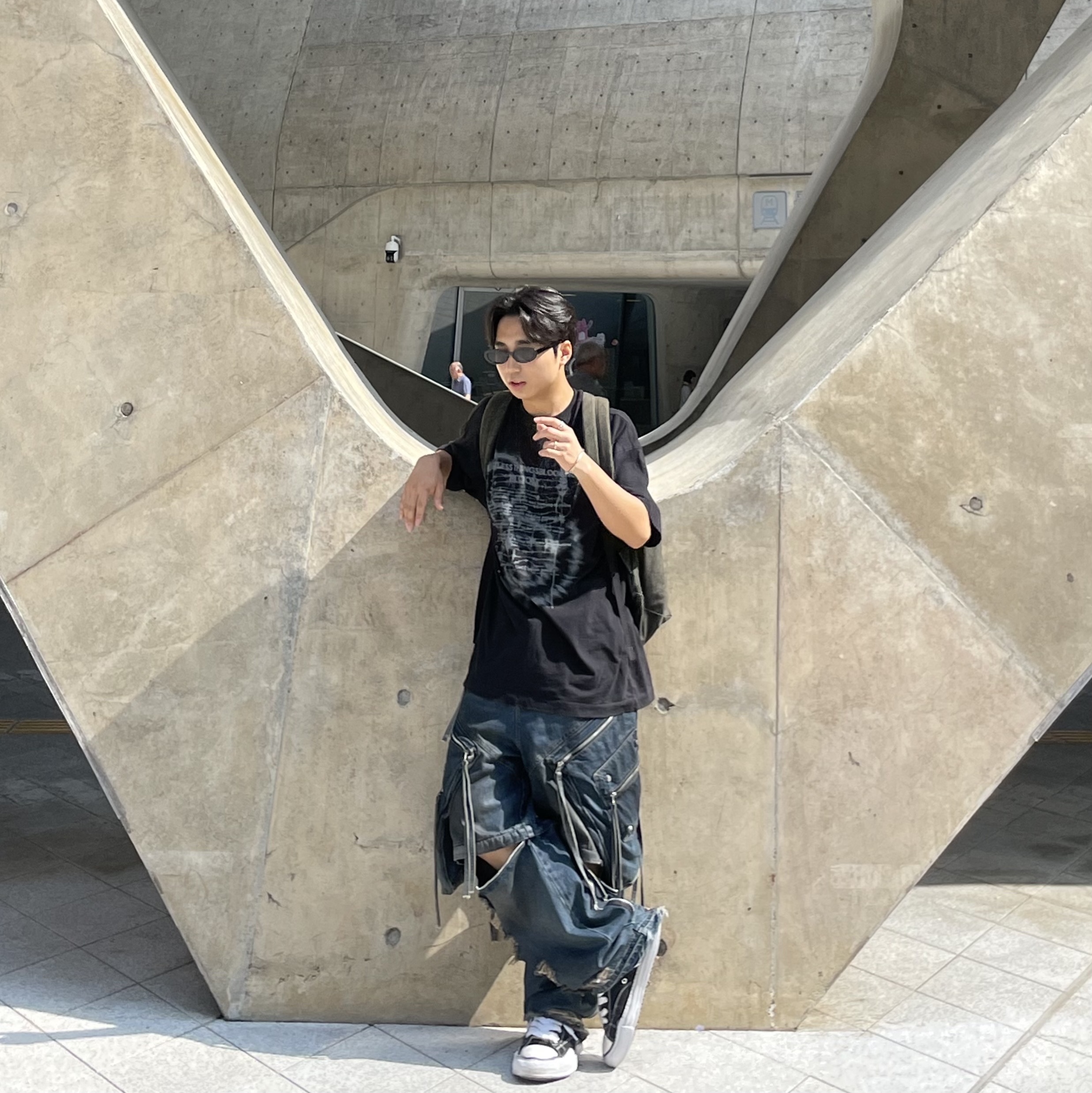 Stussy Canvas Backpack Washed Black, Maison Mihara Yasuhiro Peterson OG Sole Canvas Low Sneakers Black 착용 스타일 - 2