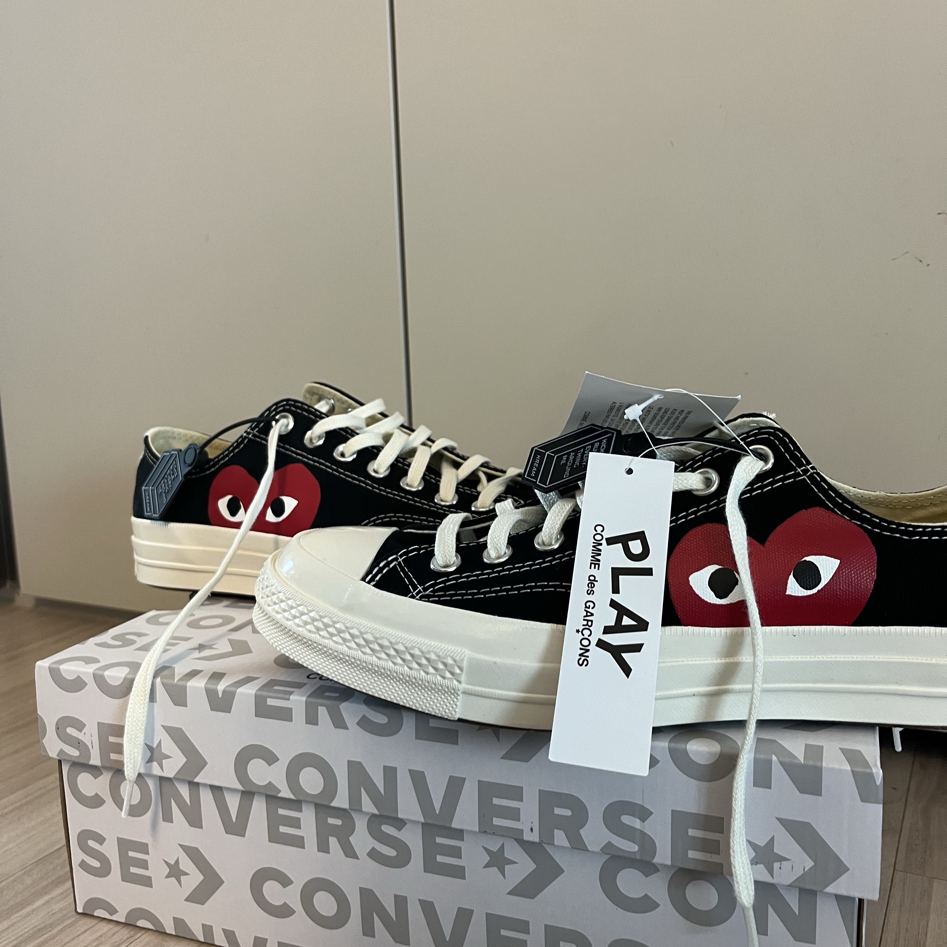 Converse x Play Comme des Garcons Chuck 70 Ox Black 착용 스타일 - 1
