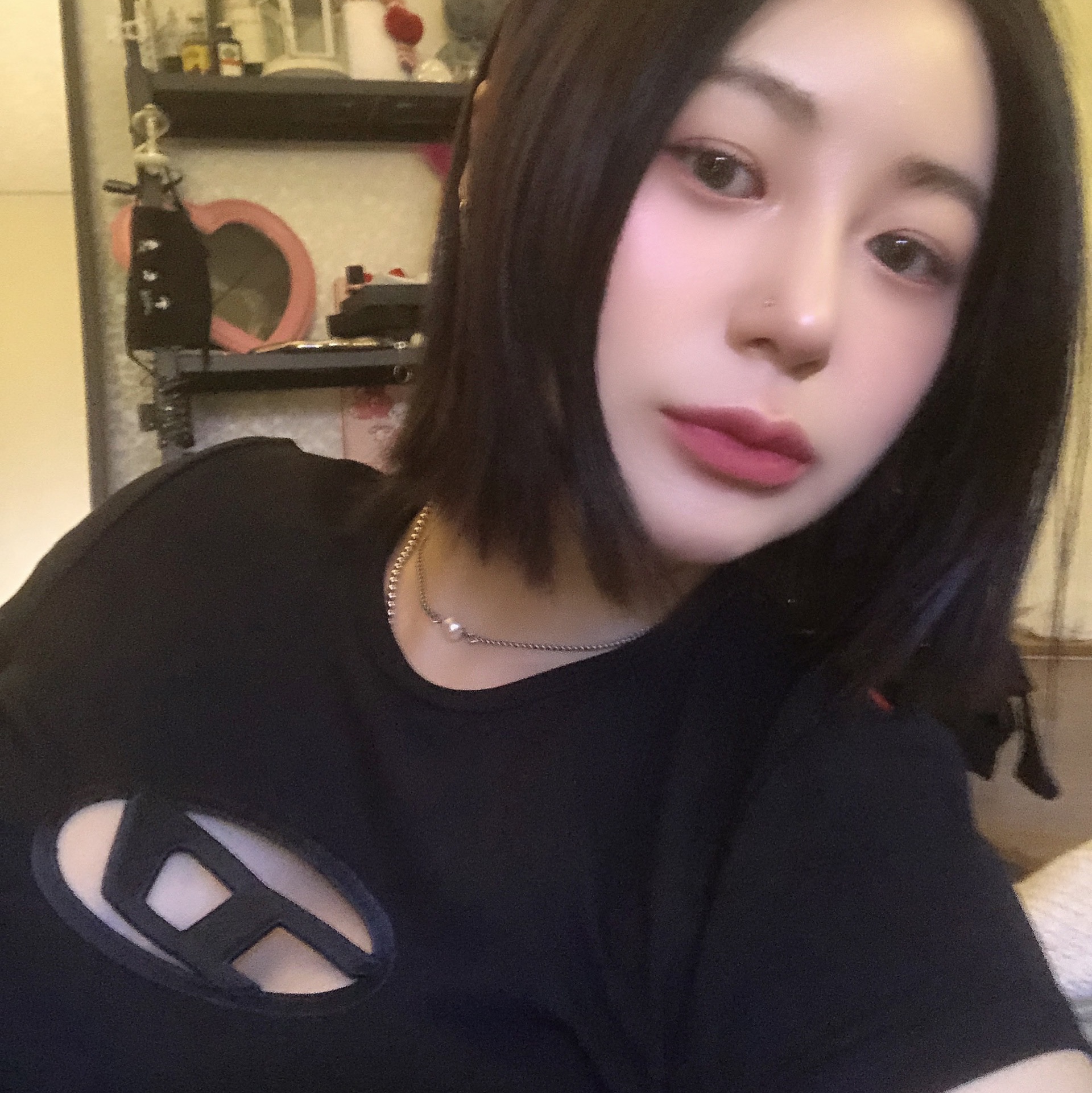 (W) Diesel T-Angie Peekaboo Logo T-Shirt Black 착용 스타일