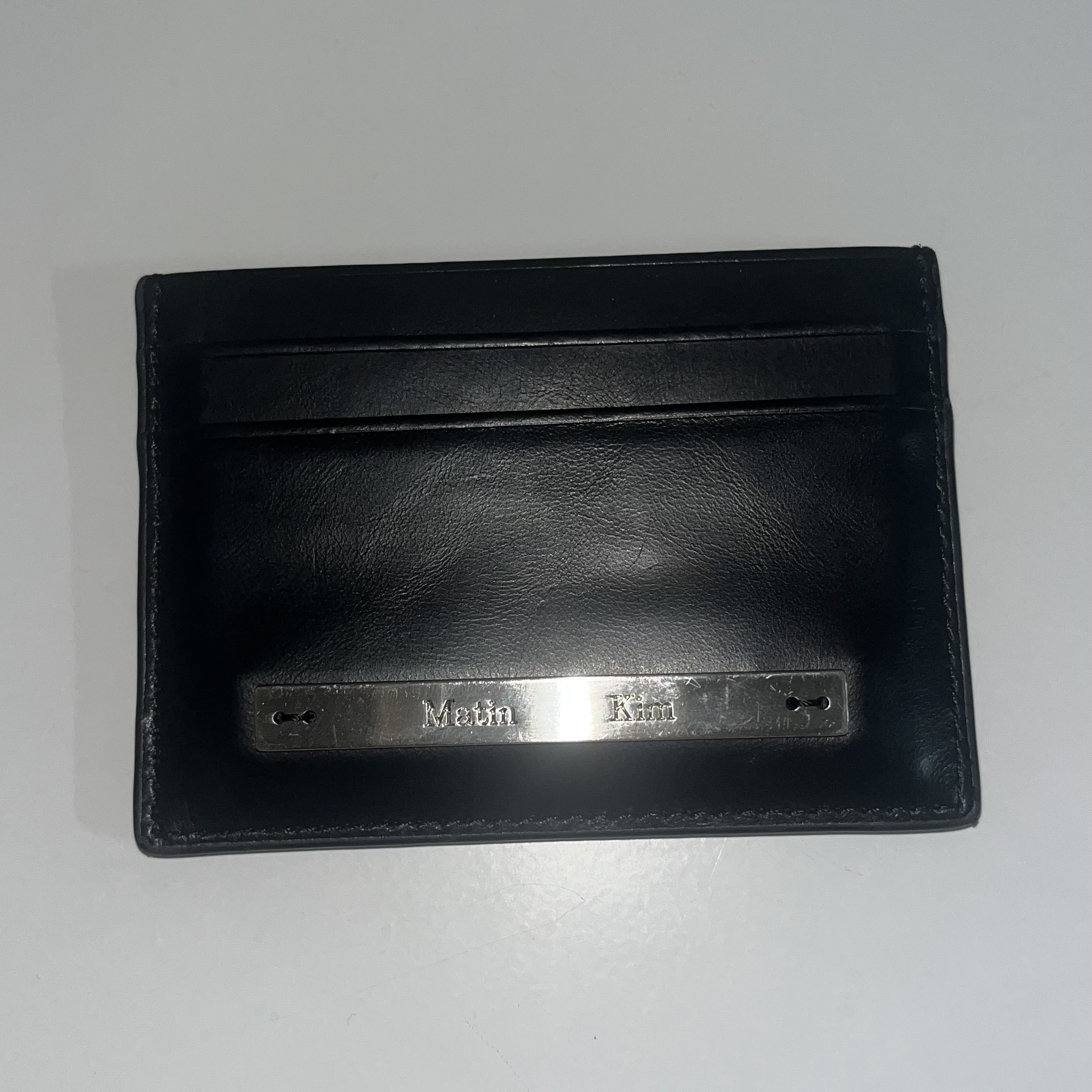 Matin Kim Vintage Card Wallet Black 착용 스타일
