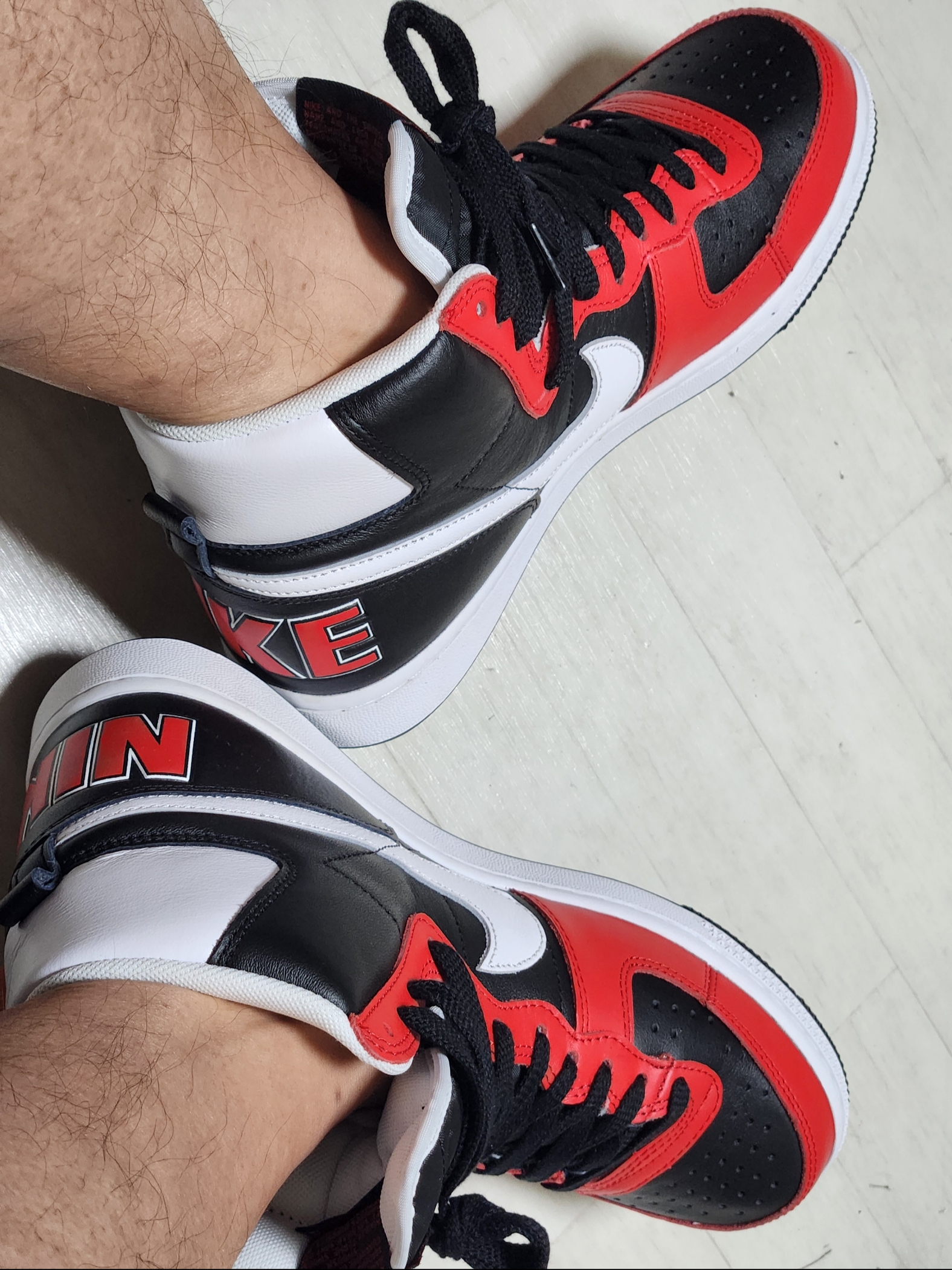 Nike Terminator High Black and University Red 착용 스타일 - 1