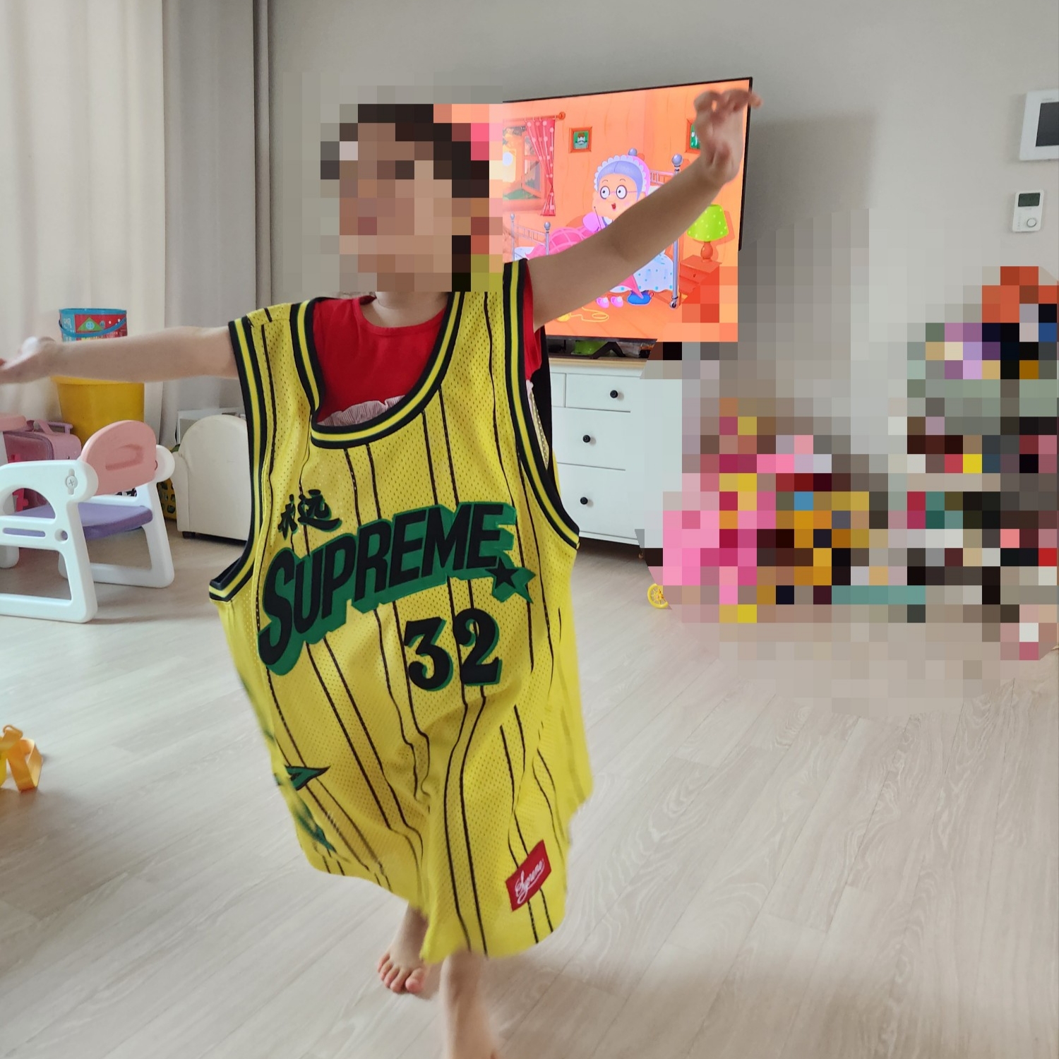 Supreme Star Basketball Jersey Yellow - 24SS, Supreme Coated Denim Camp Cap Black - 24SS 착용 스타일 - 9