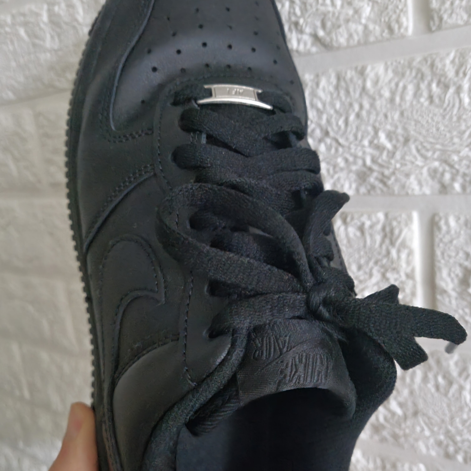 Nike Air Force 1 '07 Low Triple Black 착용 스타일