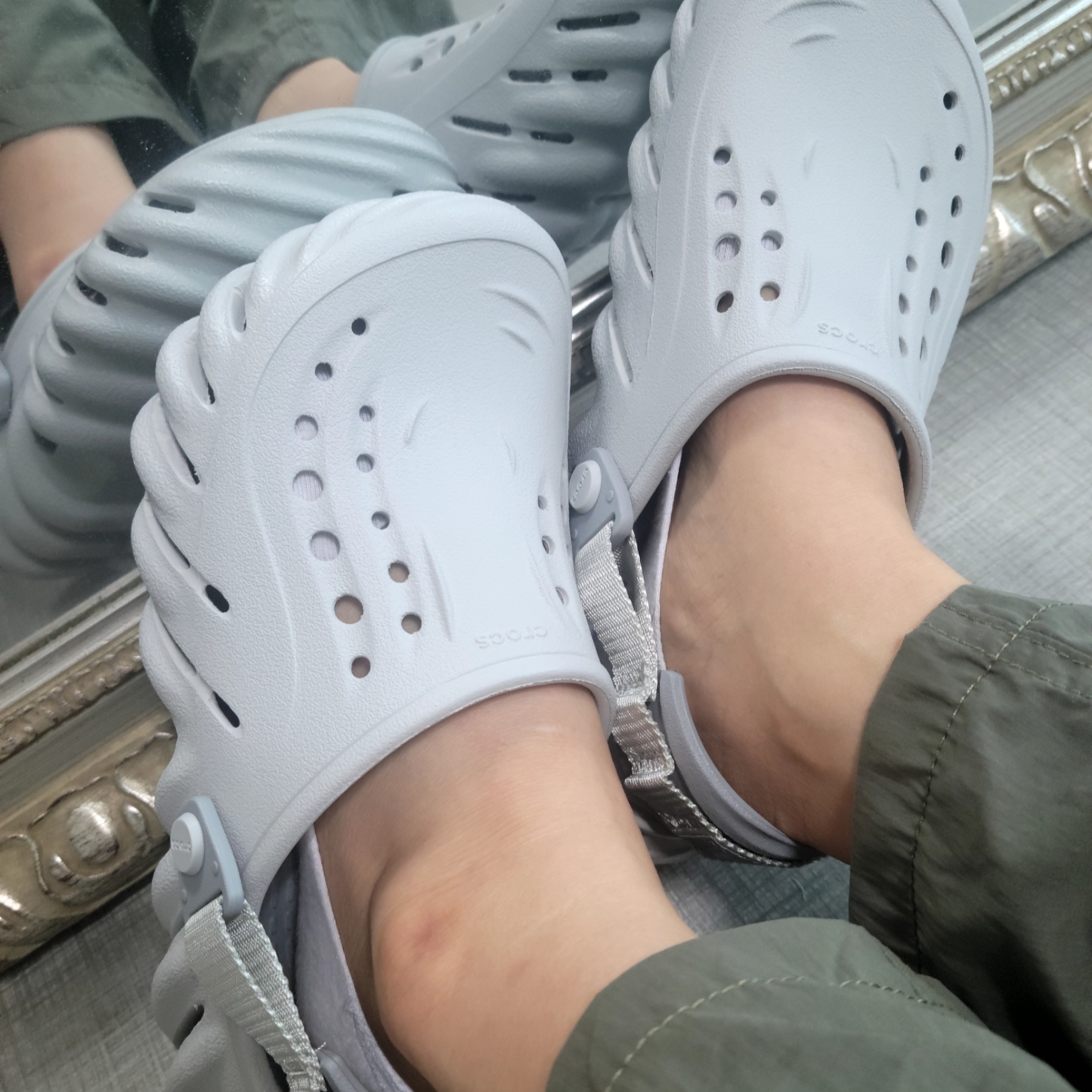 Crocs Echo Clog Atmosphere 착용 스타일