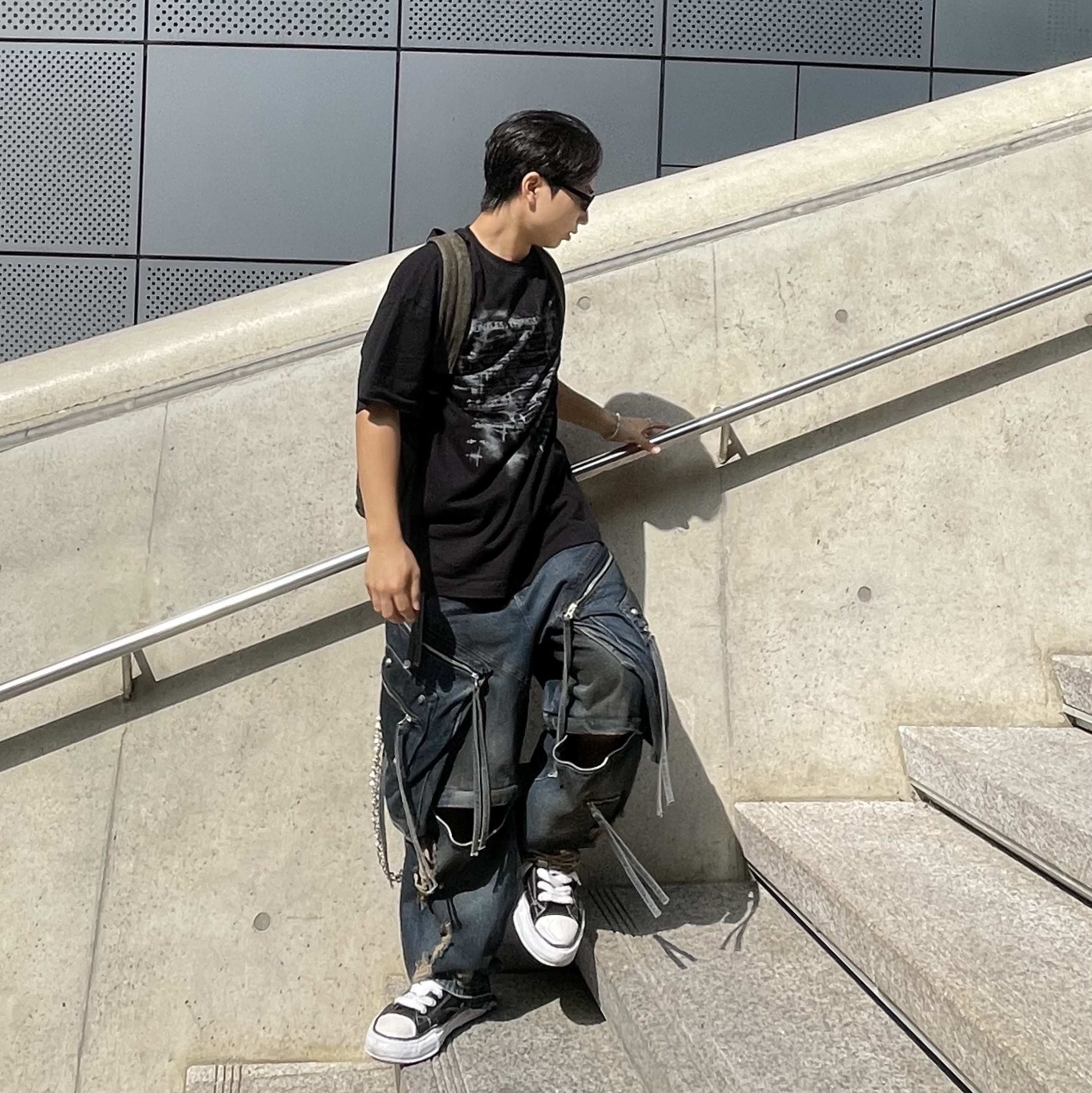 Stussy Canvas Backpack Washed Black, Maison Mihara Yasuhiro Peterson OG Sole Canvas Low Sneakers Black 착용 스타일 - 5
