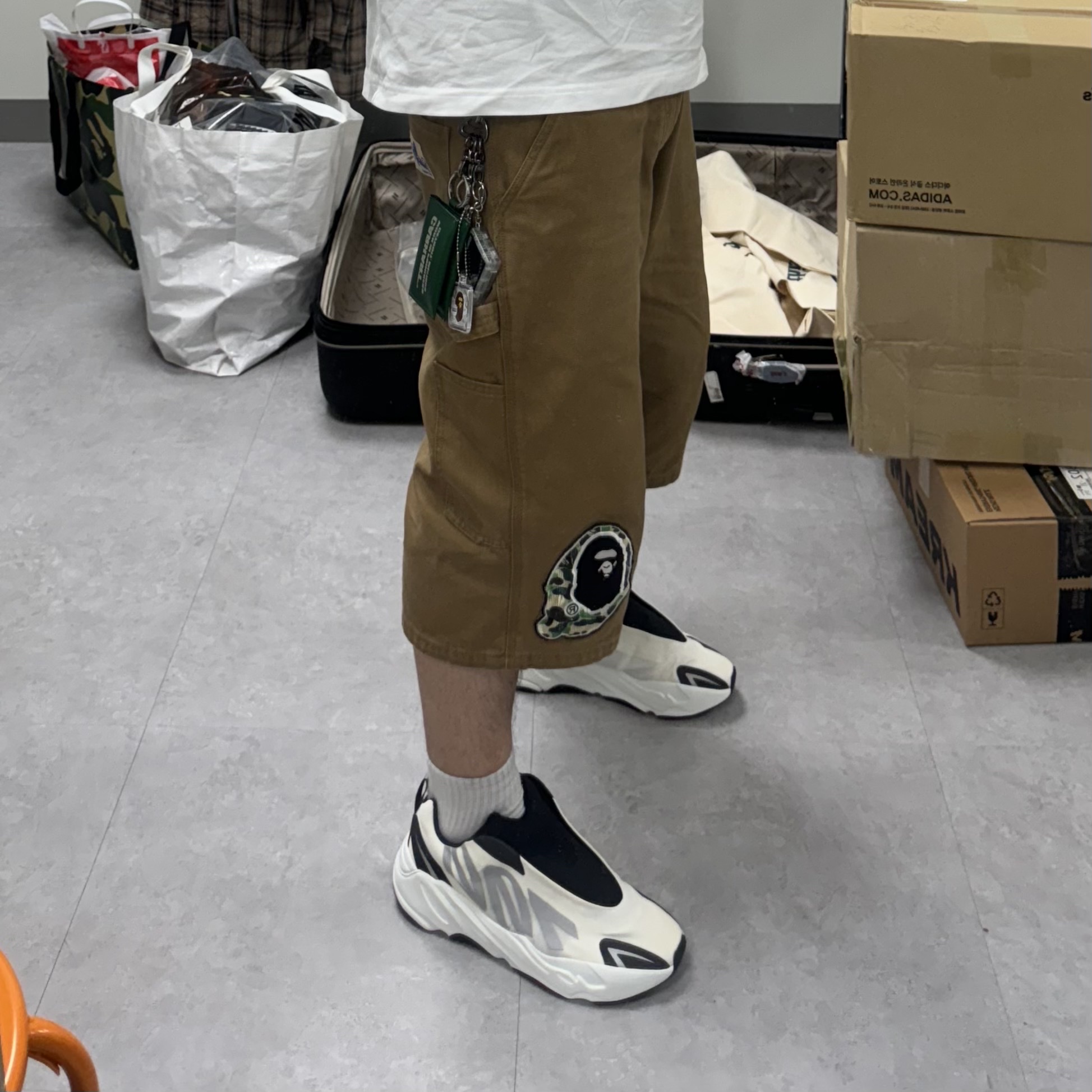 Adidas Yeezy Boost 700 MNVN Analog, Supreme x Tetris Mini Clear - 24SS (Korean Ver.) 착용 스타일