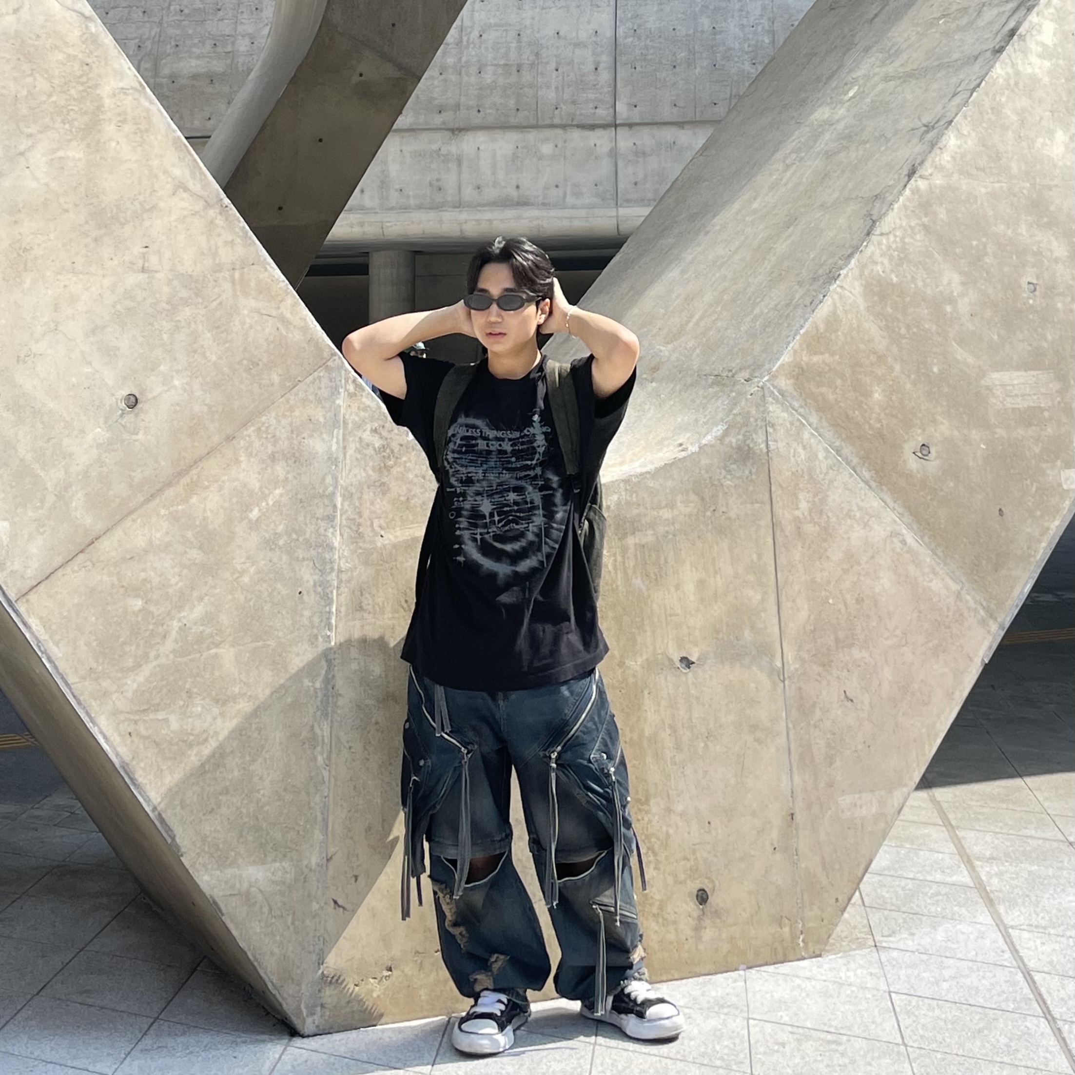 Stussy Canvas Backpack Washed Black, Maison Mihara Yasuhiro Peterson OG Sole Canvas Low Sneakers Black 착용 스타일 - 1