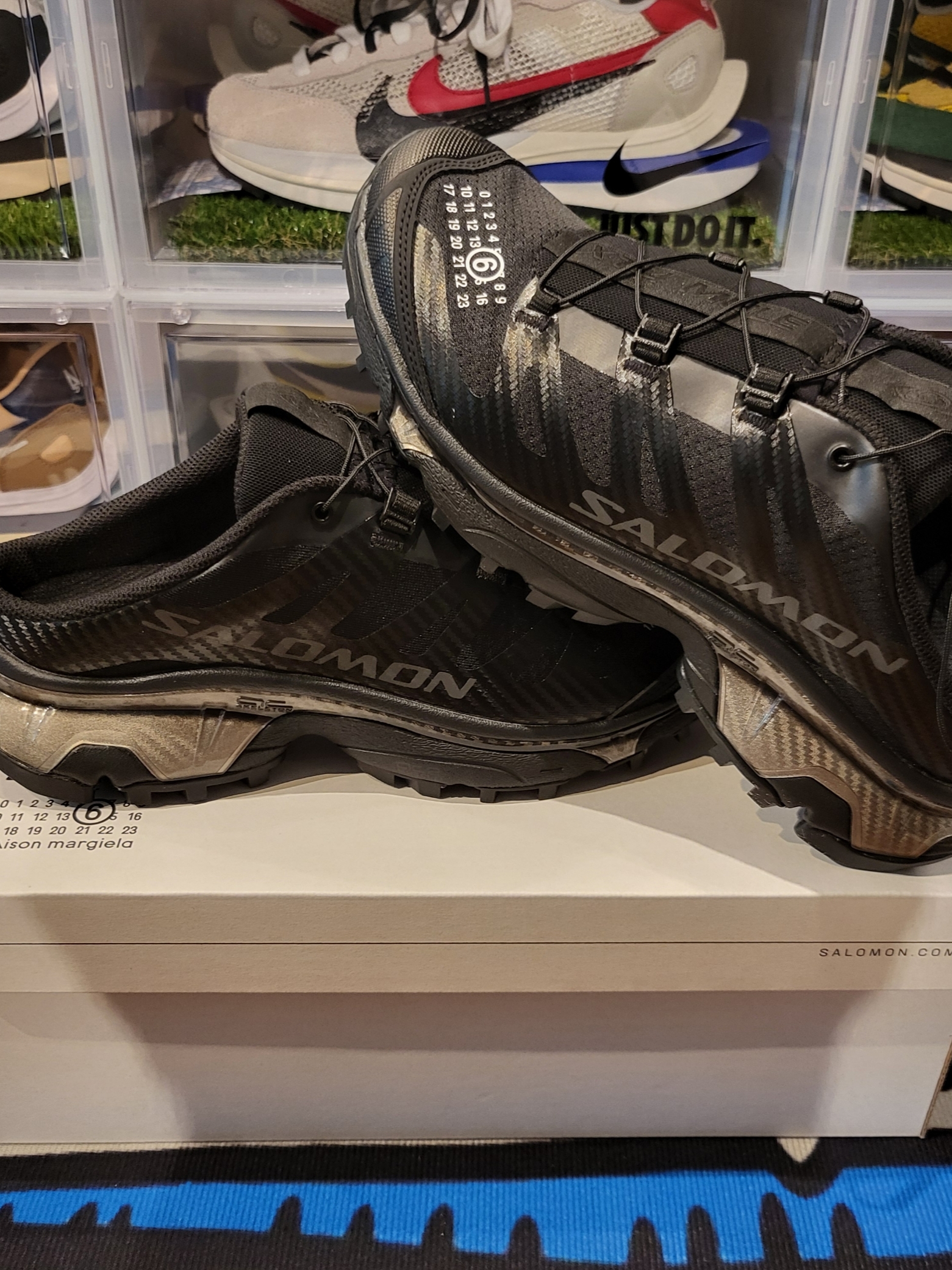 Salomon x MM6 Maison Margiela XT-4 Mule Black 착용 스타일 - 3