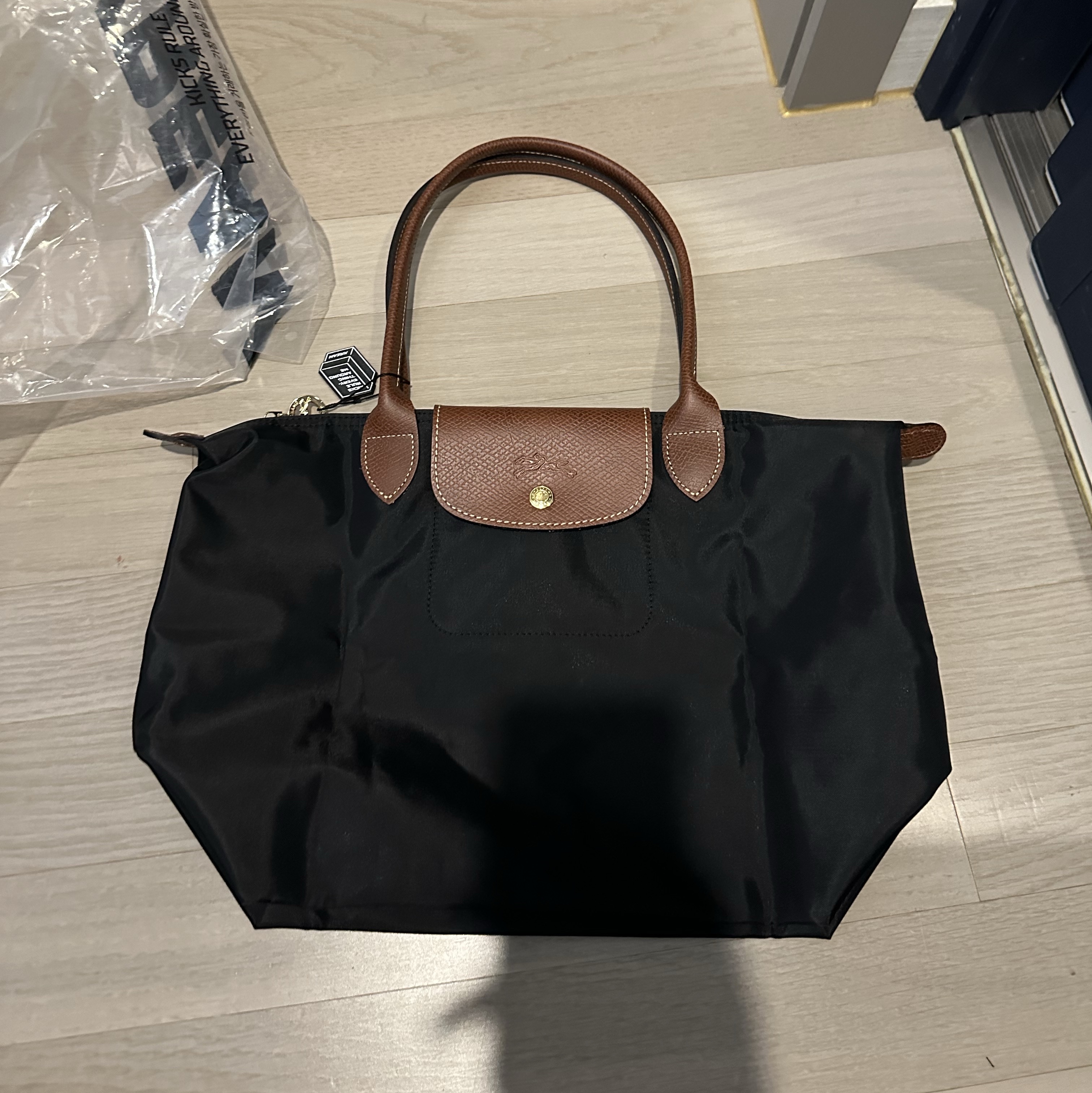 Longchamp Le Pliage Original Tote Bag L Black, Longchamp Le Pliage Original Tote Bag M Black 착용 스타일 - 2
