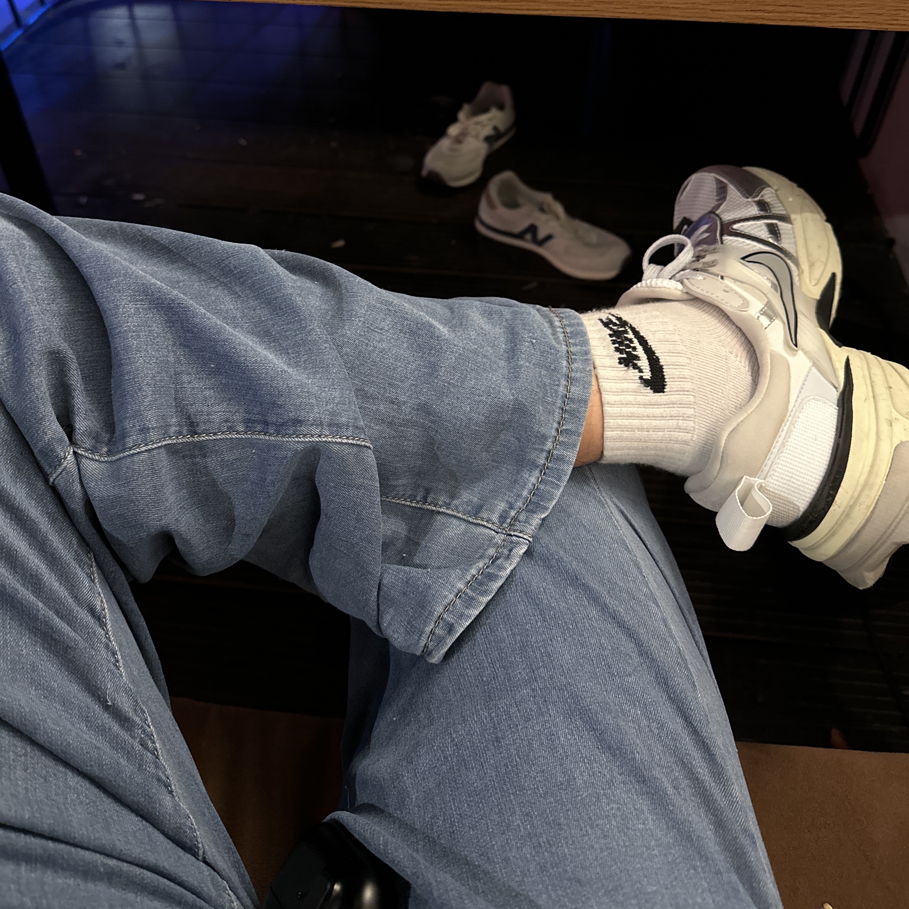 Nike V2K Run Summit White Metallic Silver 착용 스타일