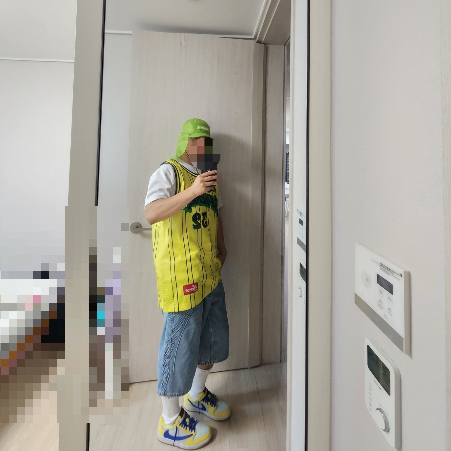 Supreme Star Basketball Jersey Yellow - 24SS, Supreme Coated Denim Camp Cap Black - 24SS 착용 스타일 - 4