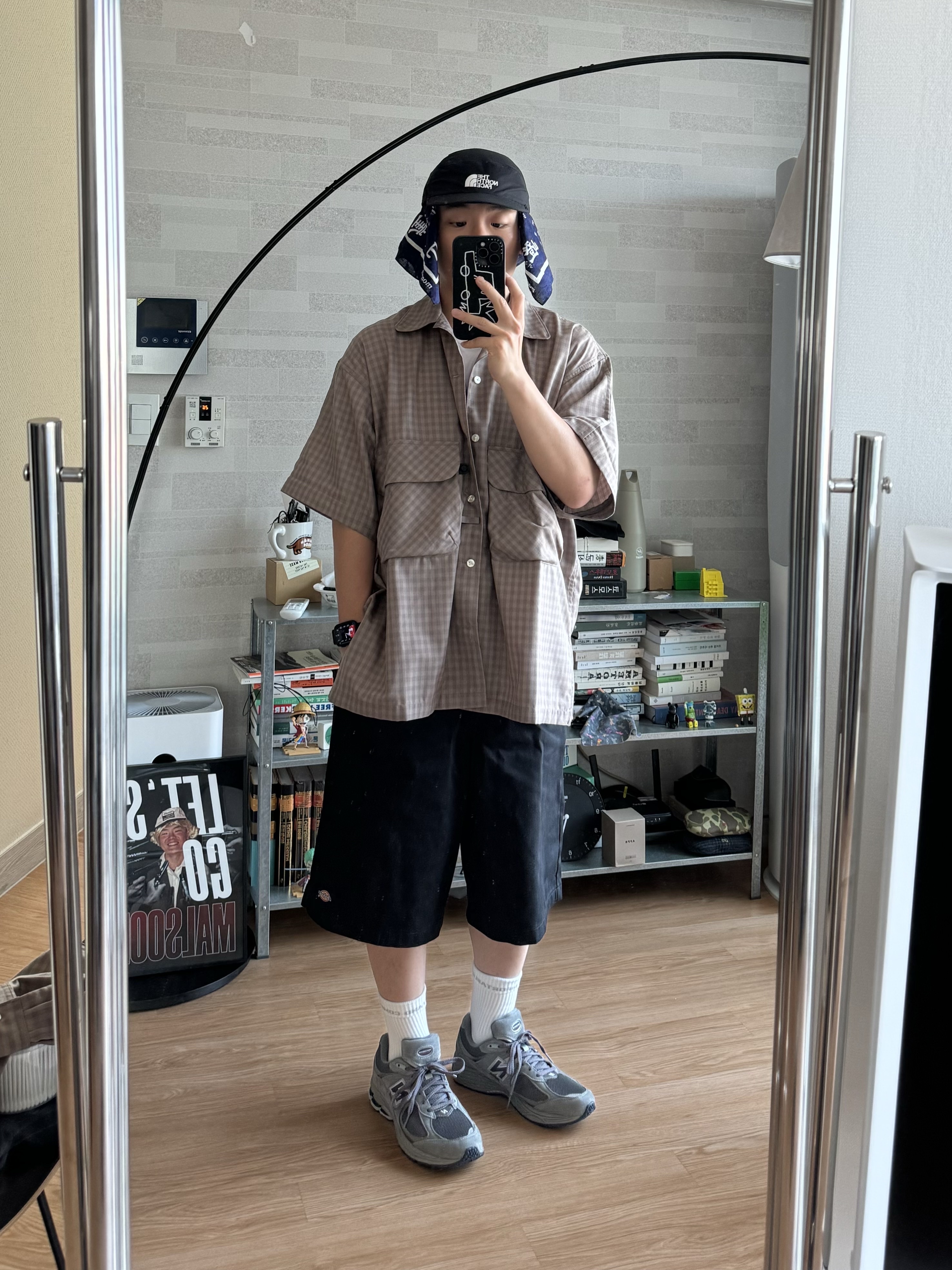 New Balance 2002R Gray 착용 스타일