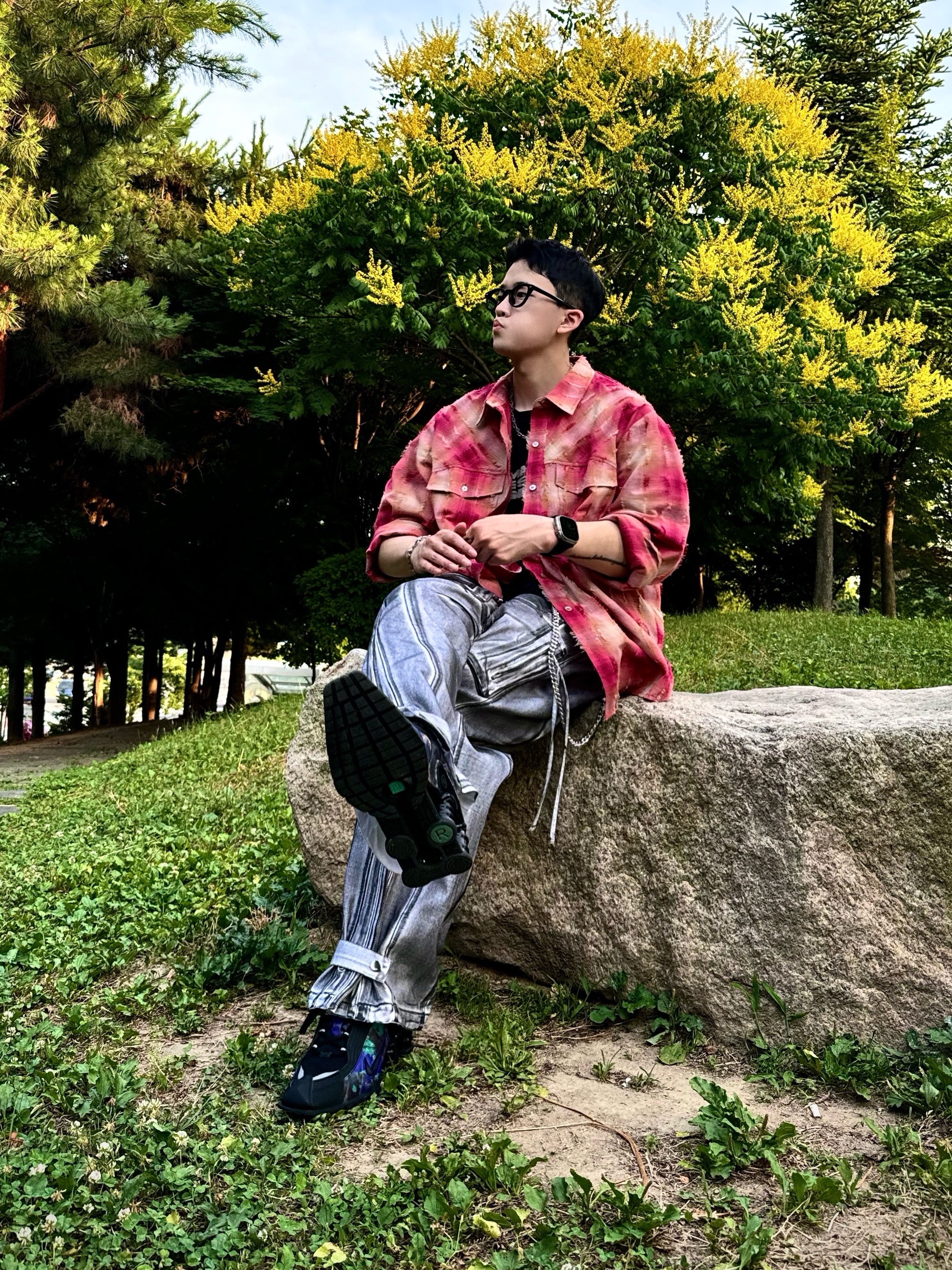 Nike x Martine Rose Shox MR4 Black Multi, (W) Matin Kim Two Pocket Check Shirt Pink 착용 스타일 - 3