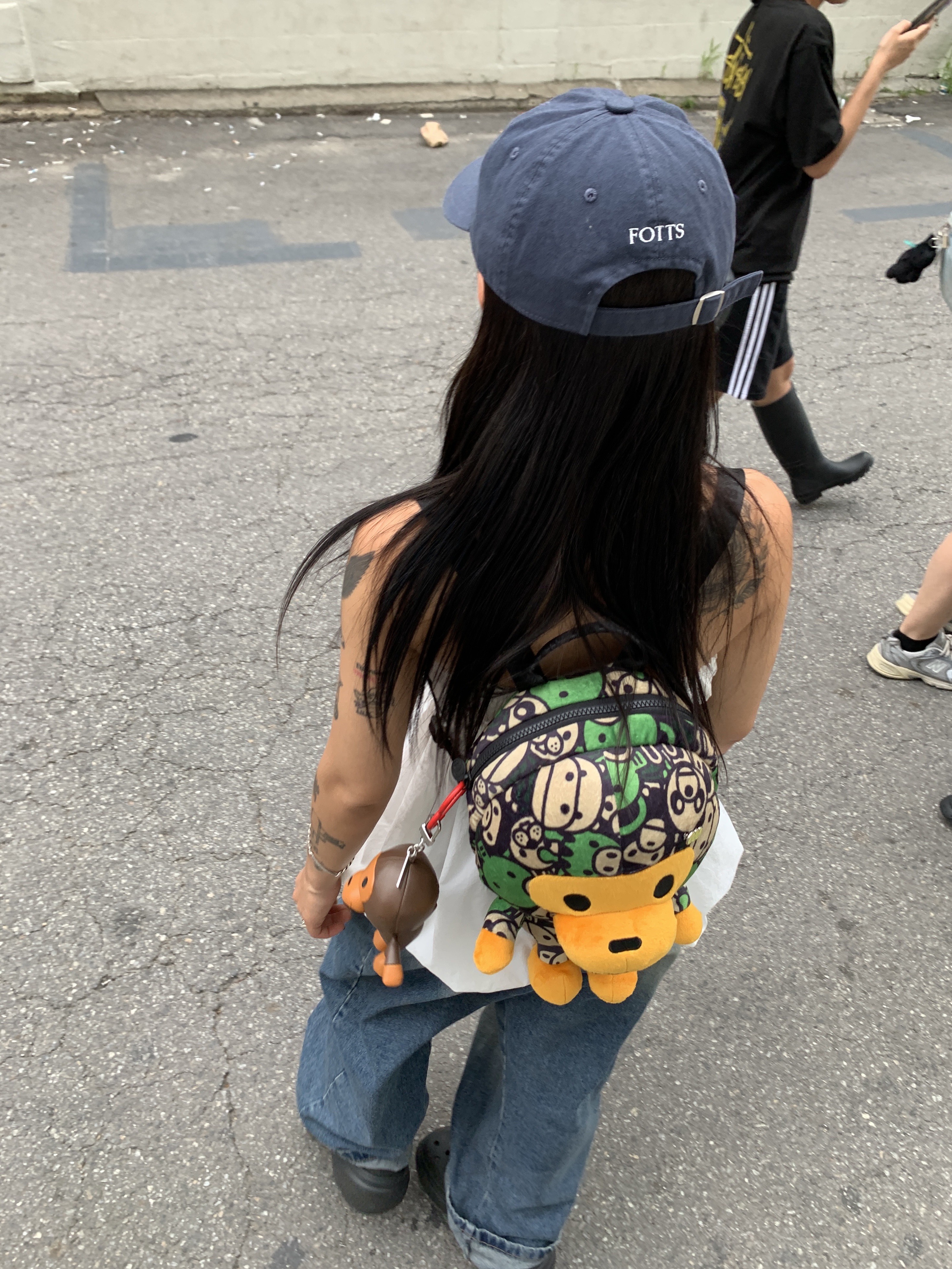 BAPE Baby Milo Plush Doll Keychain Brown, Crocs Stomp Clog Black 착용 스타일 - 2