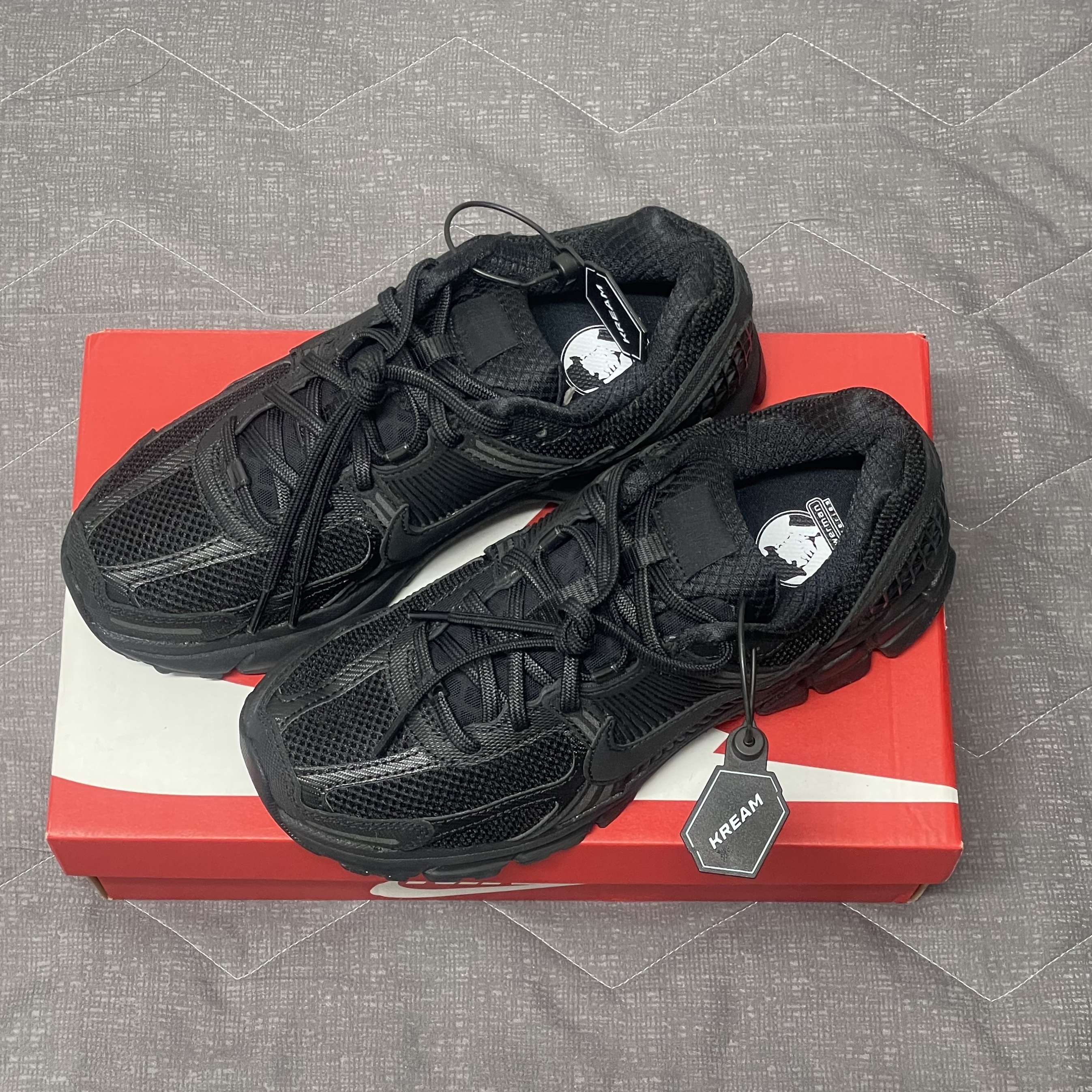 Nike Zoom Vomero 5 SP Black 착용 스타일 - 2
