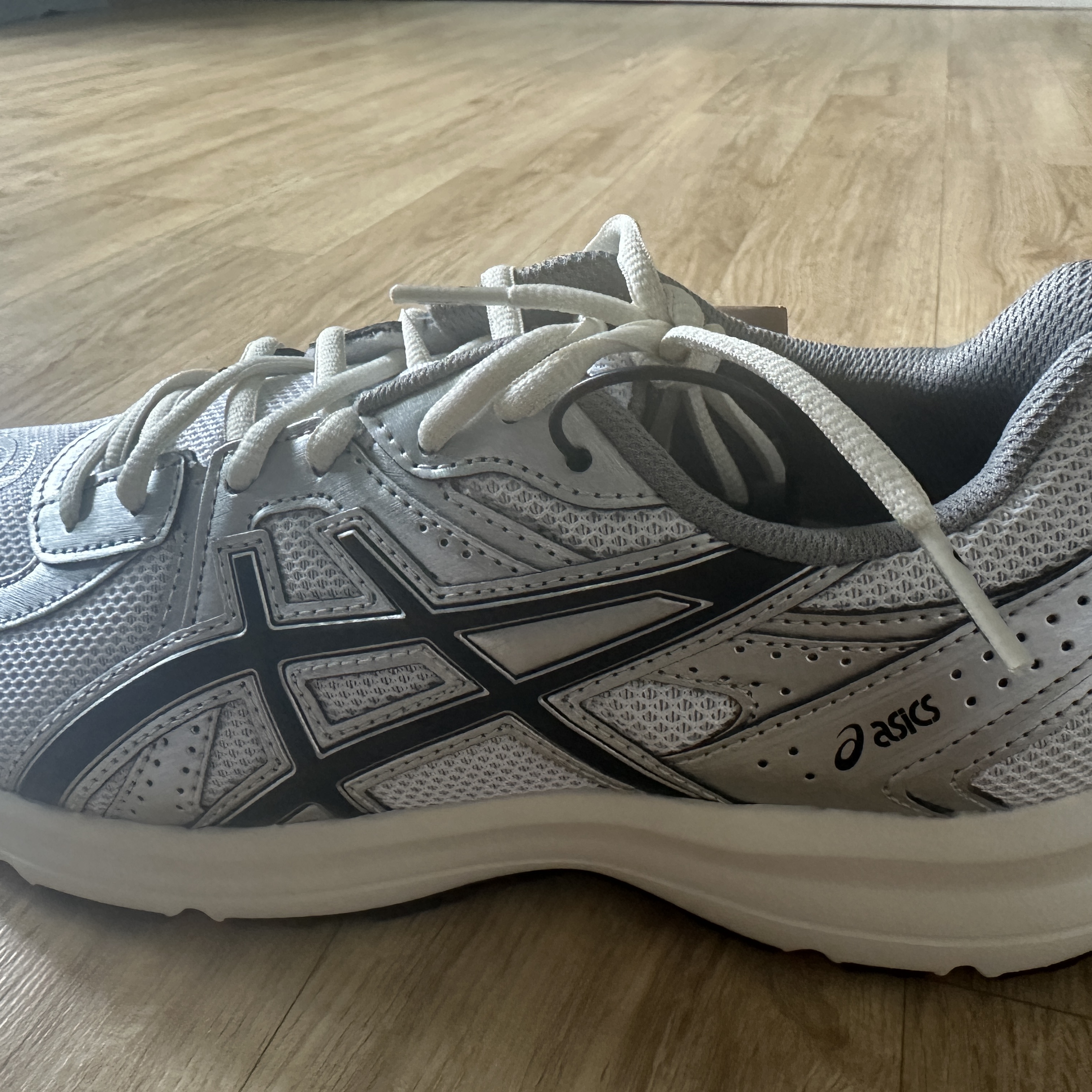 Asics Jog 100 S White Black - 2E Wide 착용 스타일 - 1
