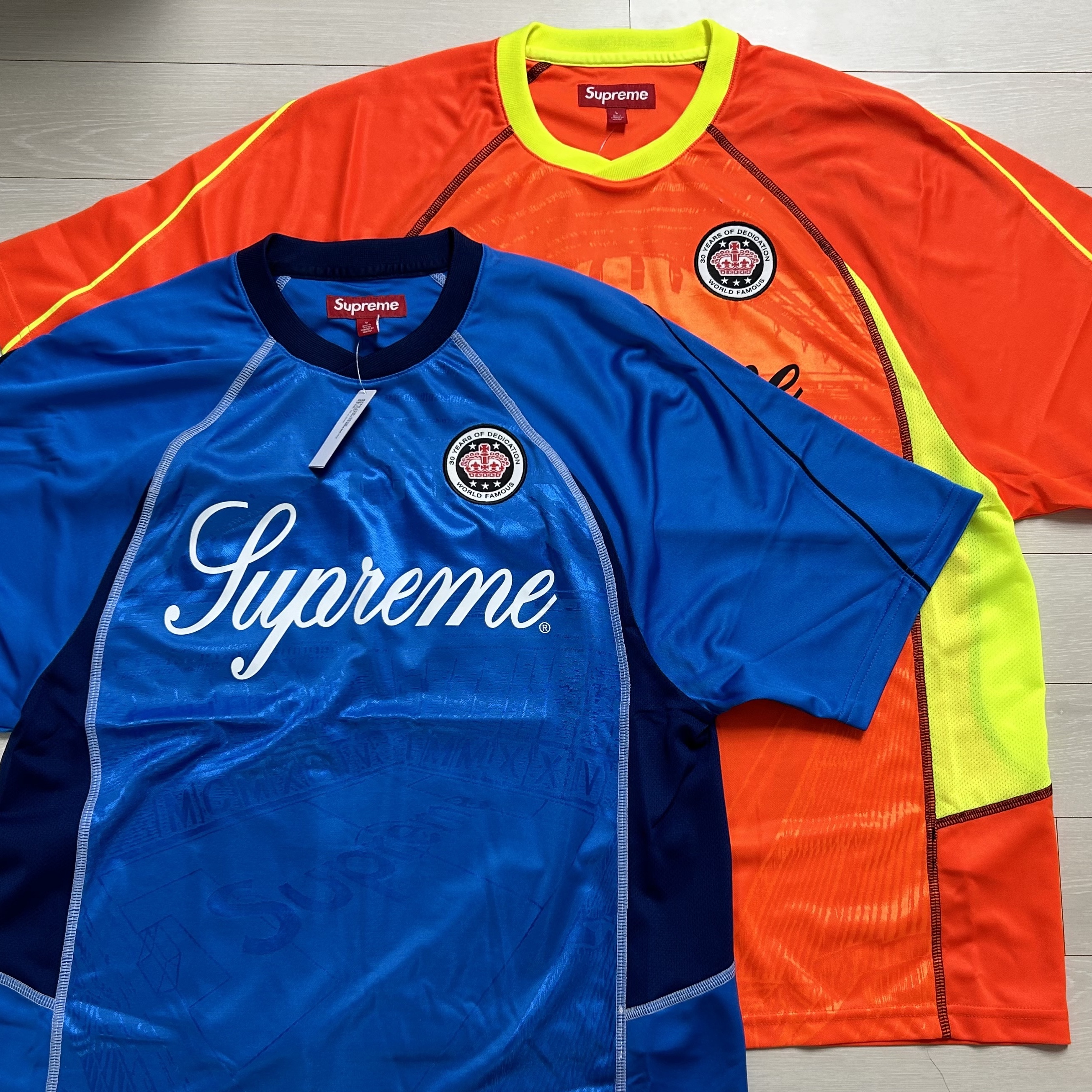 Supreme Jacquard Soccer Jersey Orange - 24SS, Supreme Jacquard Soccer Jersey Blue - 24SS 착용 스타일 - 1