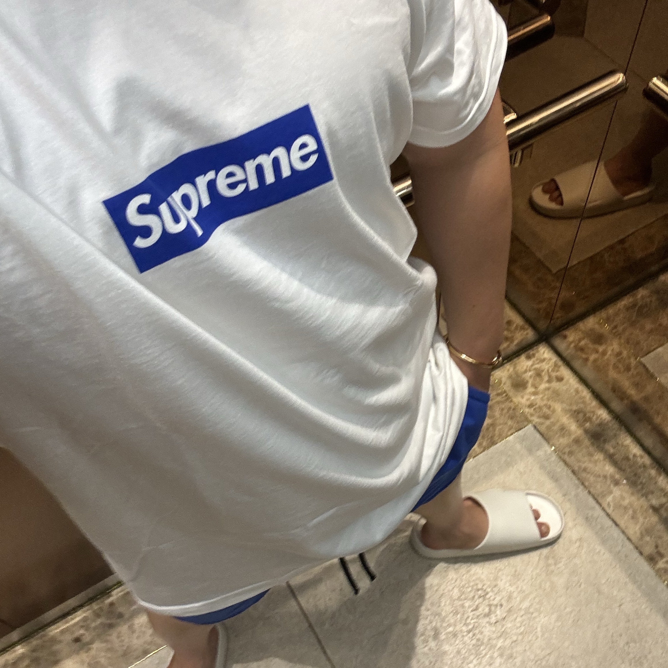 Supreme Seoul Box Logo T-Shirt White - 23FW 착용 스타일 - 1