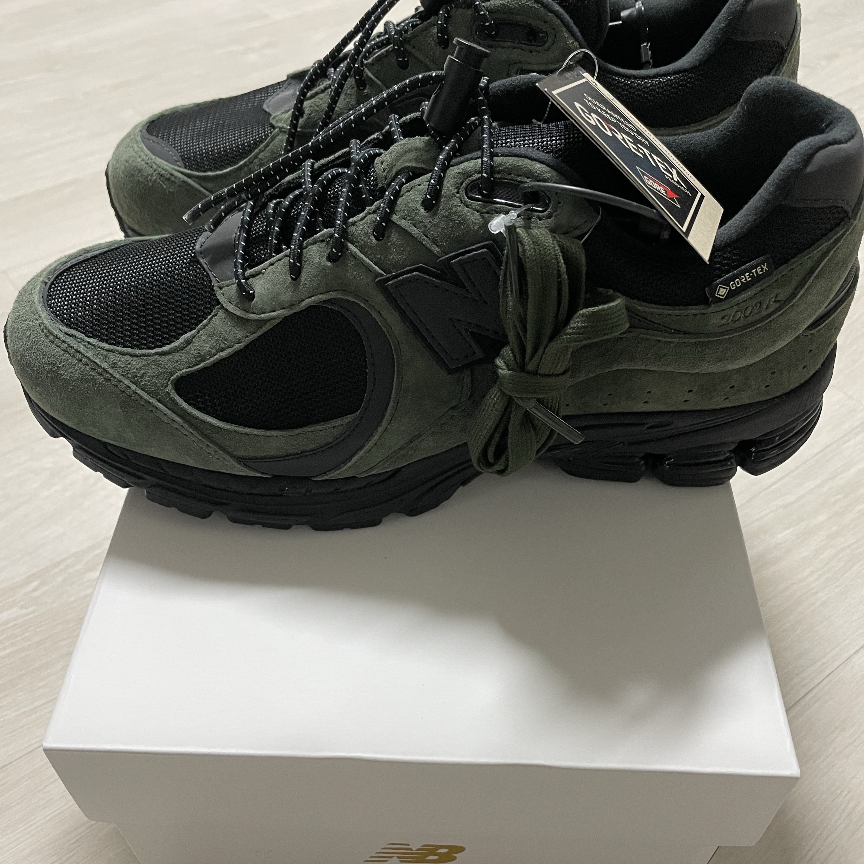 New Balance x JJJJound 2002R Gore-Tex Pine 착용 스타일