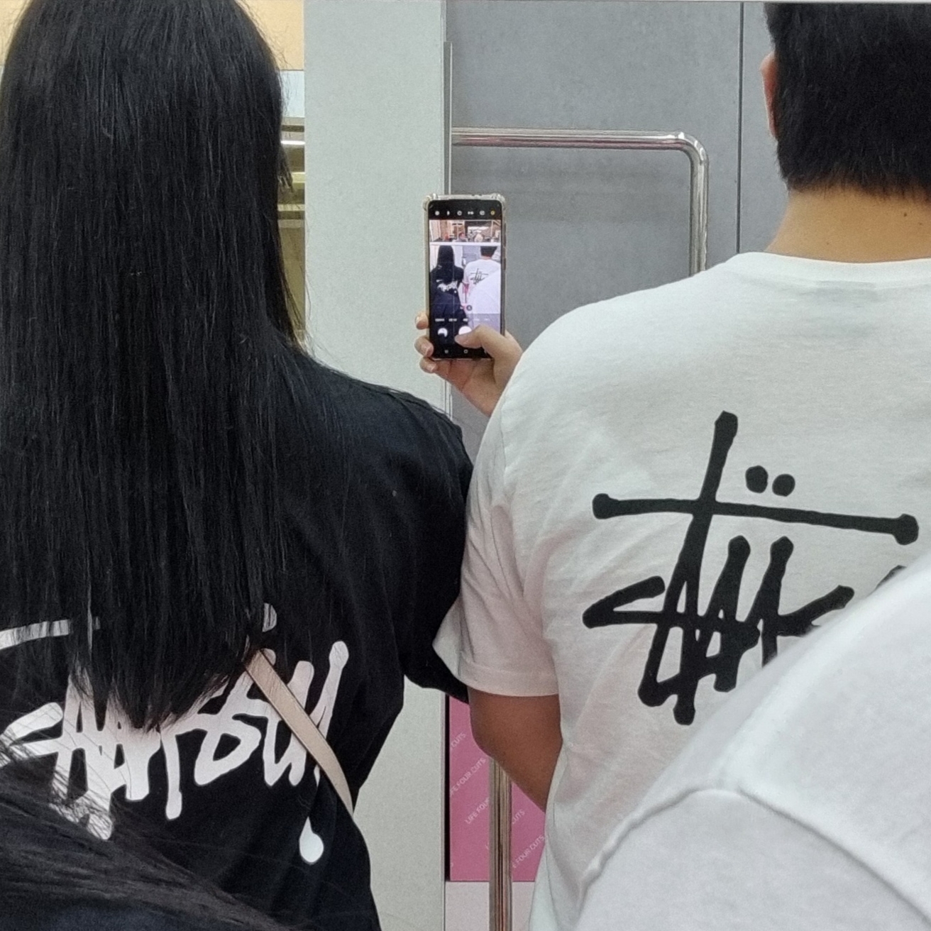 Stussy Basic Stussy T-Shirt Black 2024, 2025, Stussy Basic Stussy T-Shirt White 2024, 2025 착용 스타일