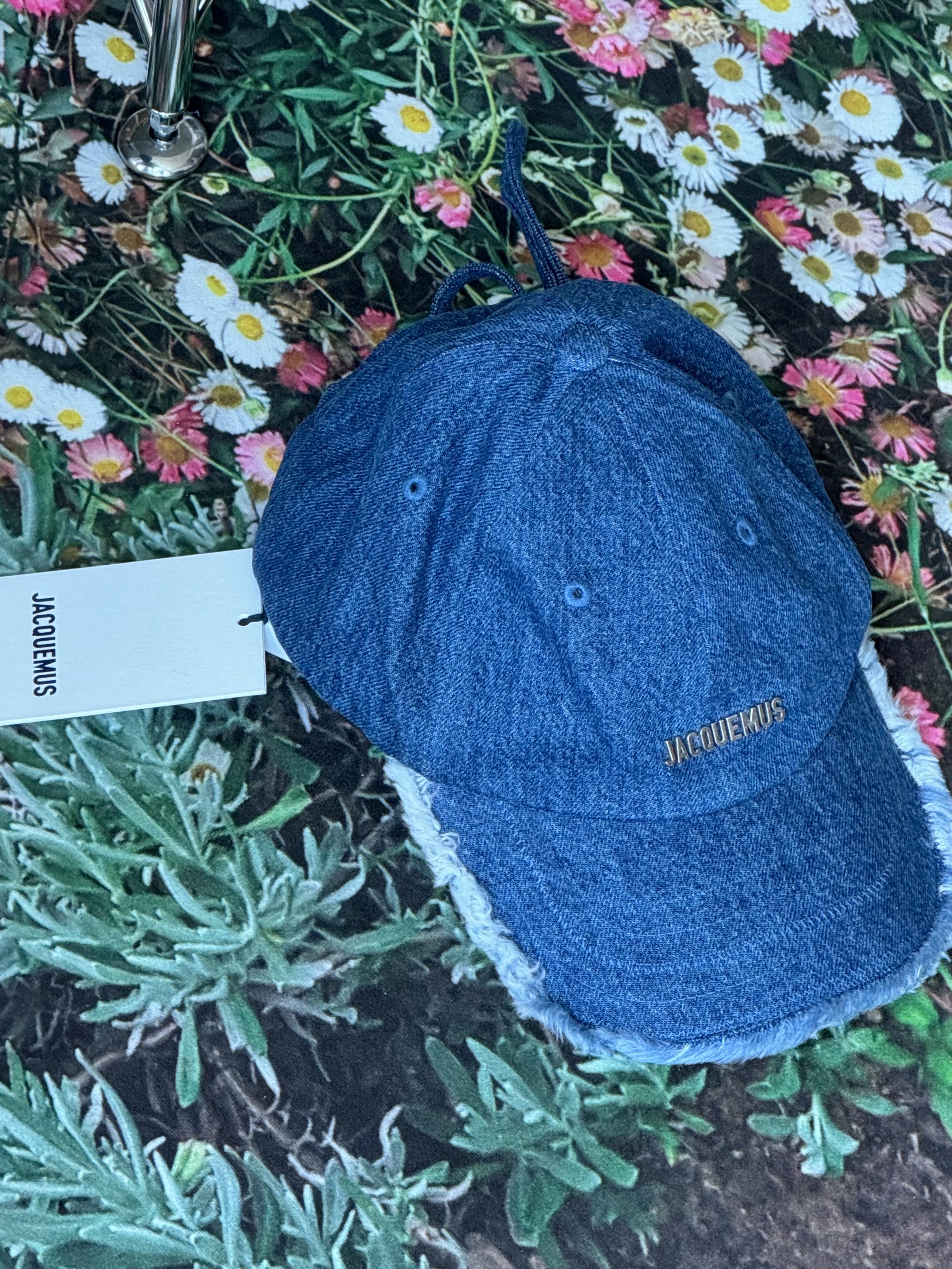 Jacquemus La Casquette Artichaut Fringe Baseball Cap Blue, Jacquemus Le Bob Artichaut Bucket Hat Off White 착용 스타일 - 2