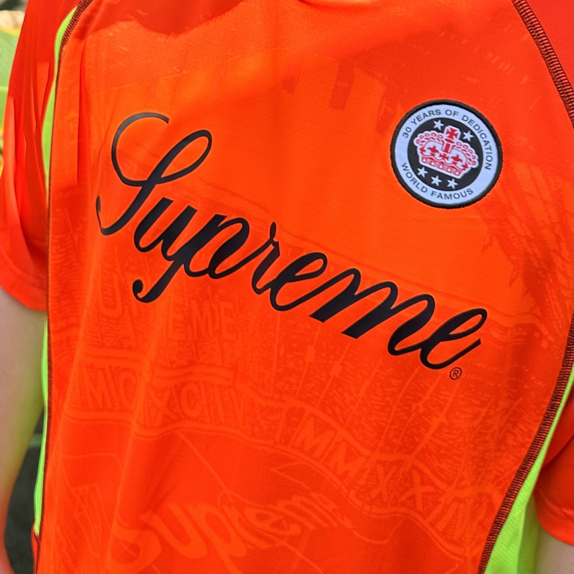 Supreme Jacquard Soccer Jersey Orange - 24SS, Supreme Reflective Stitch Camp Cap Black - 23SS 착용 스타일 - 2