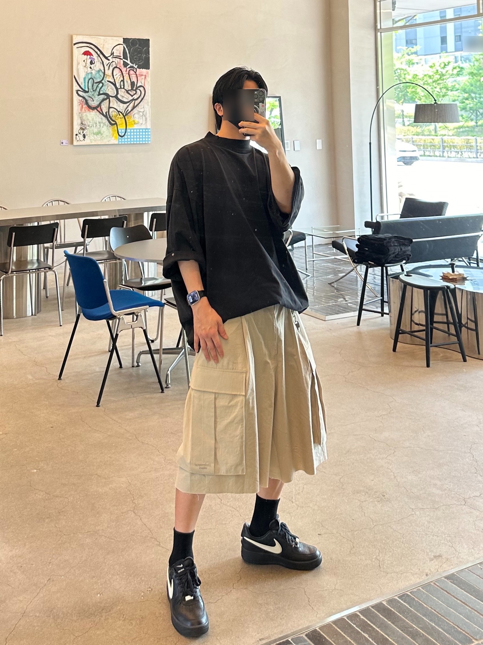 Undermycar Mu.48 Anti Fxxking Logo Play Big Cargo Rip Shorts Beige, Nike x Ambush Air Force 1 Low SP Black 착용 스타일 - 1