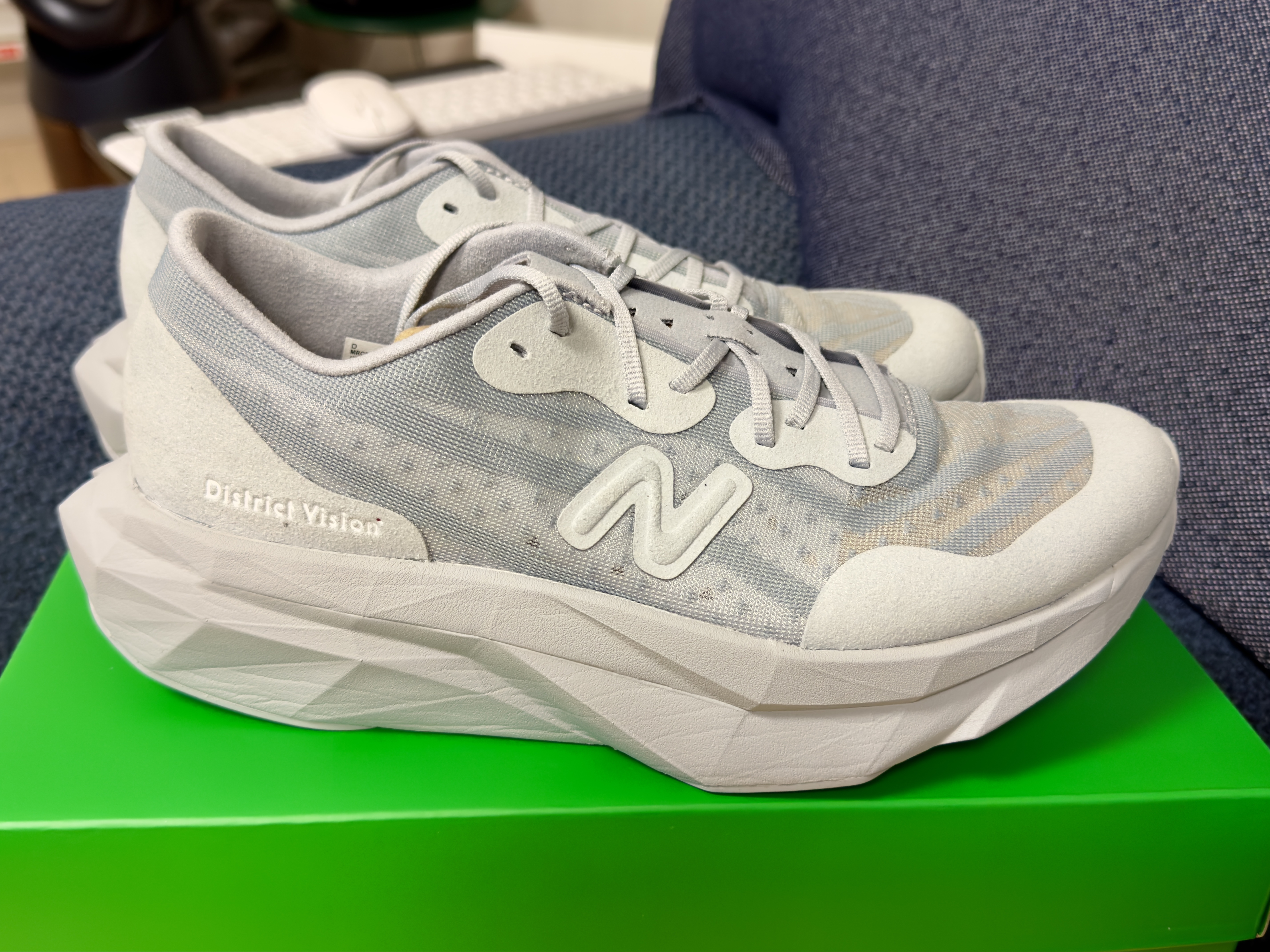 New Balance x District Vision Fuelcell Supercomp Elite v4 Aluminum Grey White 착용 스타일