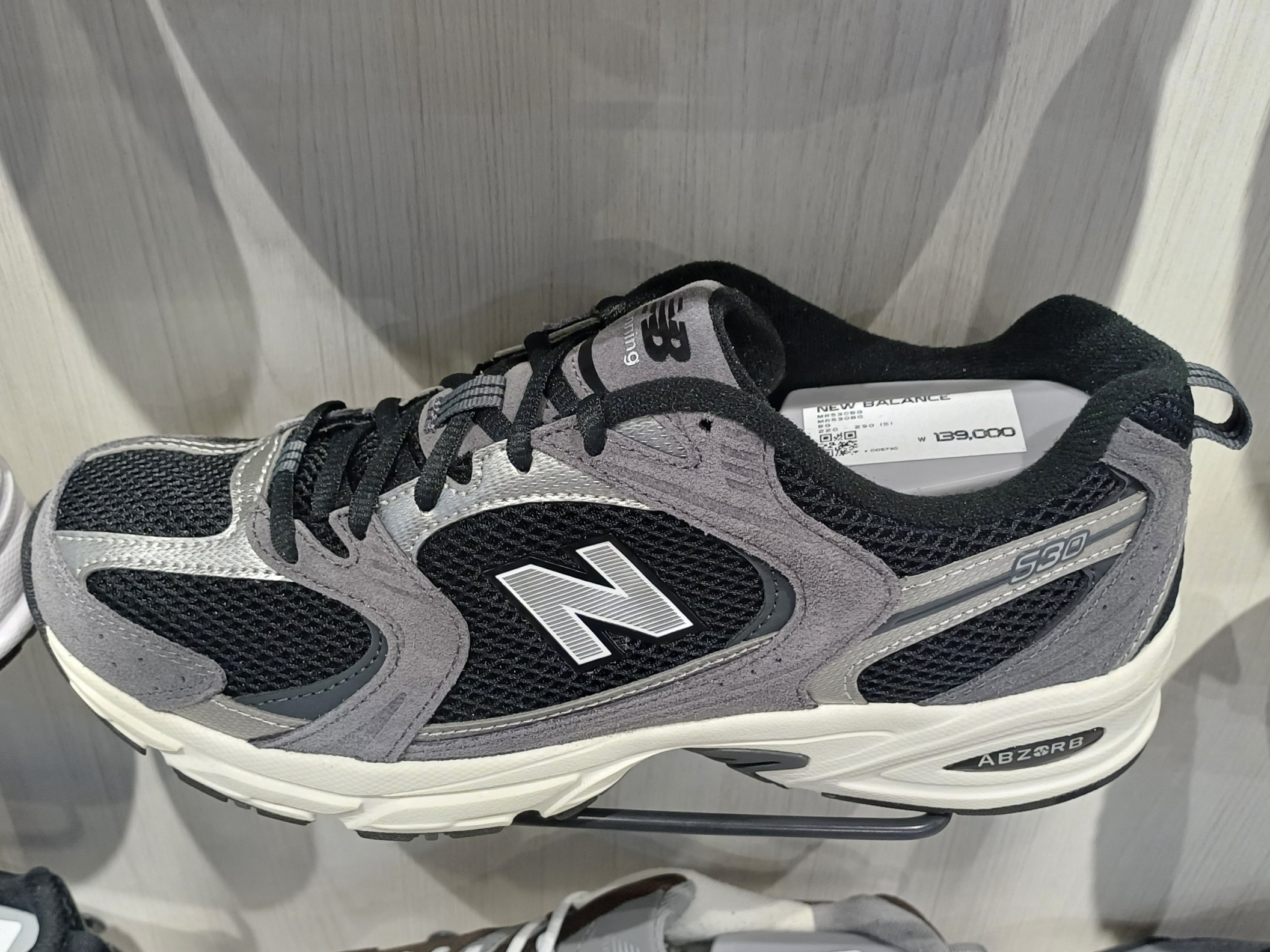 New Balance 530 Classic Black 착용 스타일