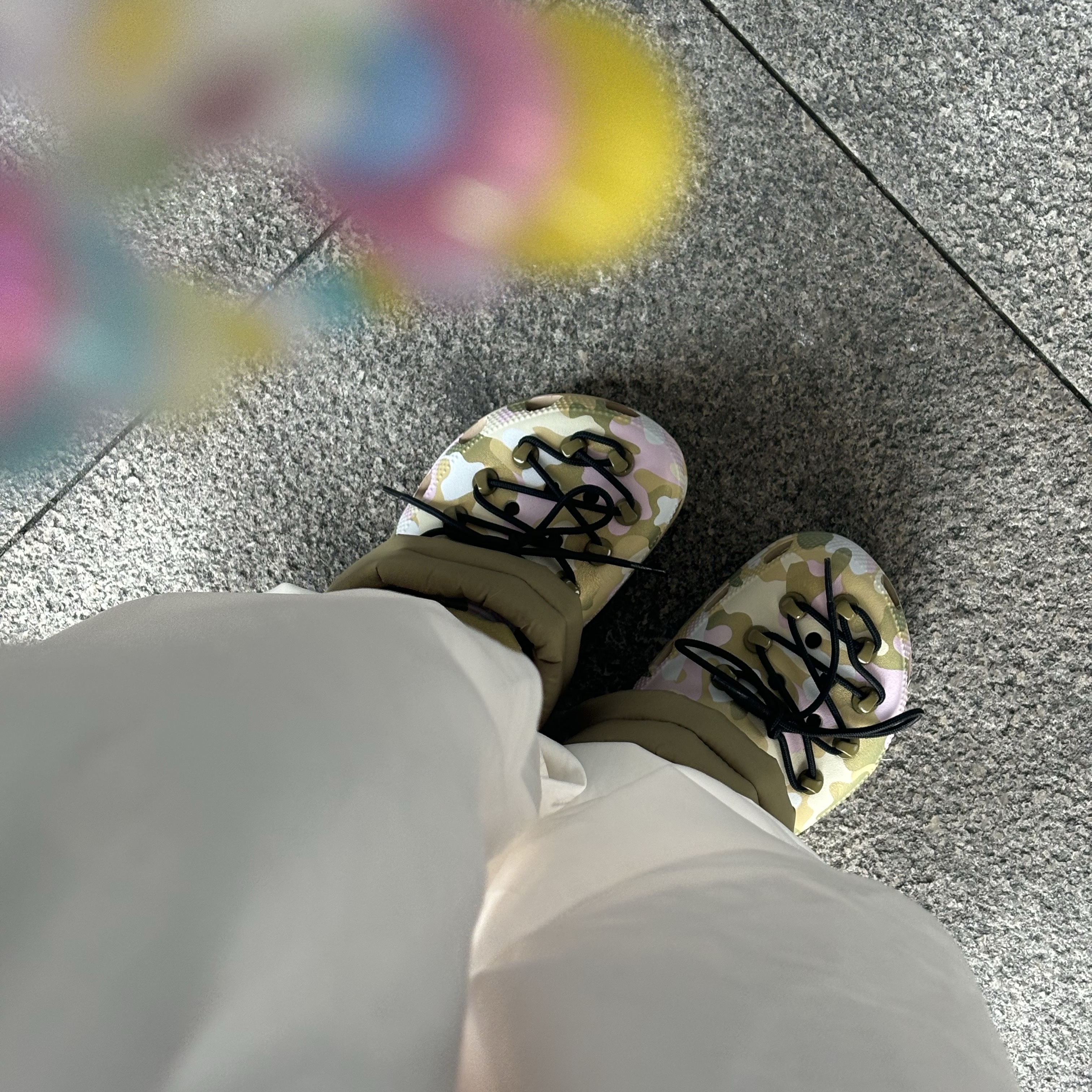 Crocs x Casestudy Classic Clog Multi 착용 스타일