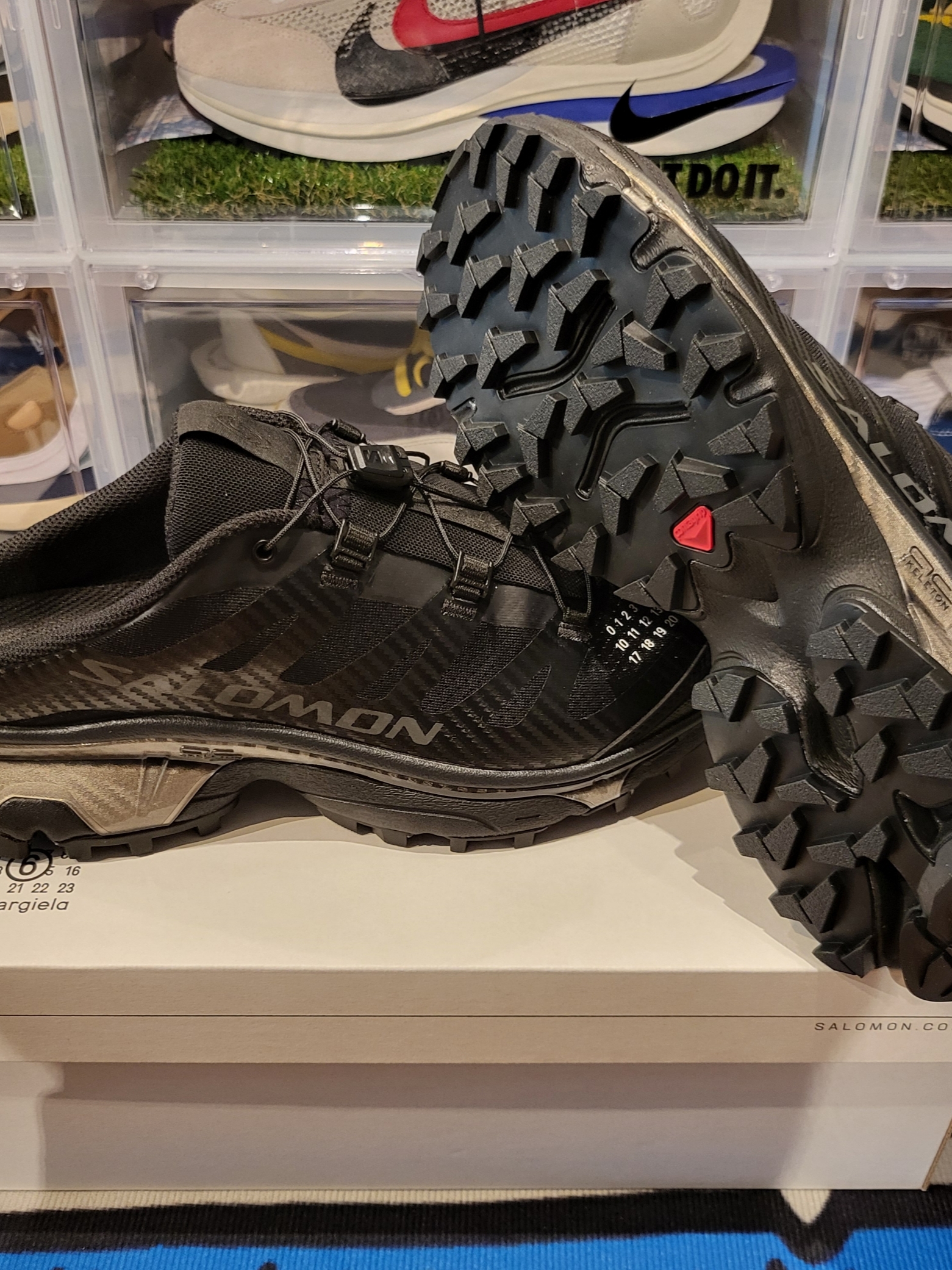 Salomon x MM6 Maison Margiela XT-4 Mule Black 착용 스타일 - 4