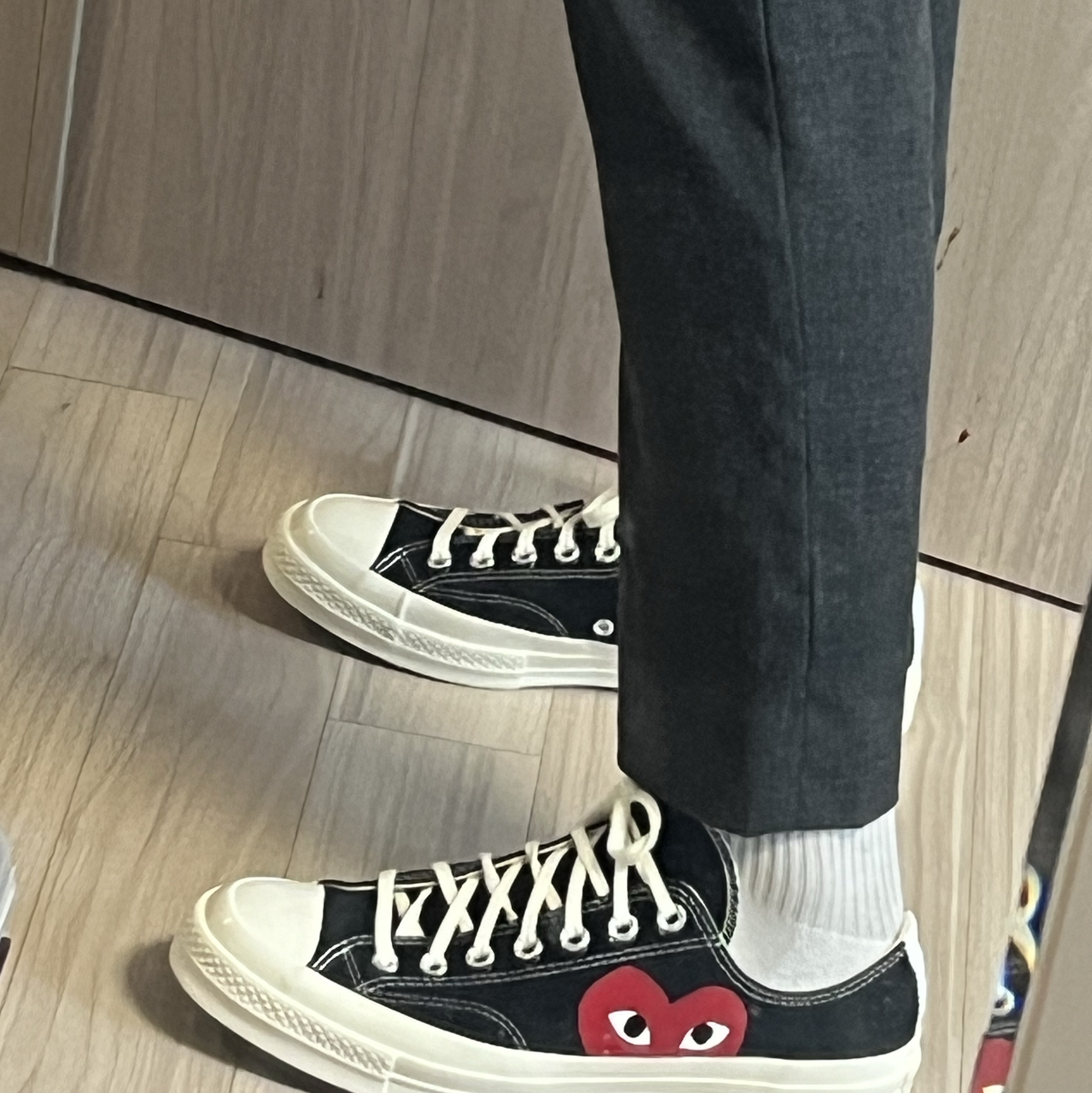 Converse x Play Comme des Garcons Chuck 70 Ox Black 착용 스타일 - 2