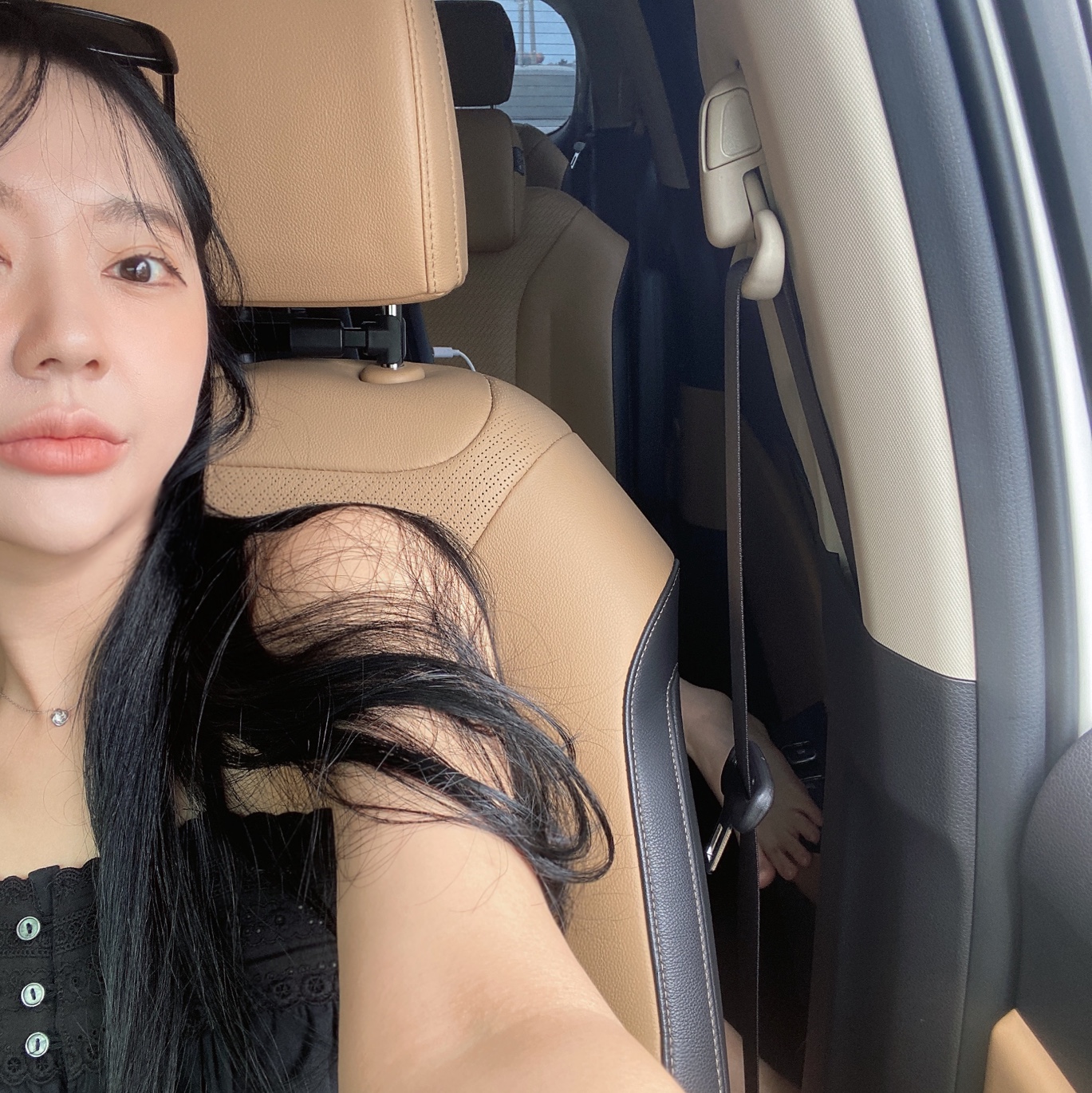 Cardinal Red Hawoo-A Bag Black, (W) Hermes Oran Sandal Calfskin & Gold Piqures Ecrues 착용 스타일 - 2