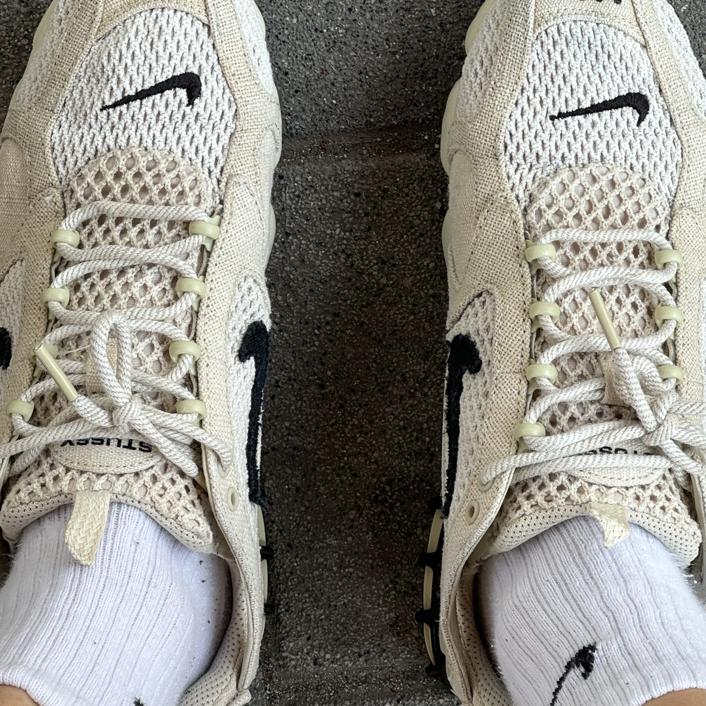Nike x Stussy Air Zoom Spiridon Cage 2 Fossil, Nike Everyday Cushioned Training Ankle Socks White (3 Pack/Korean Ver.) 착용 스타일 - 2