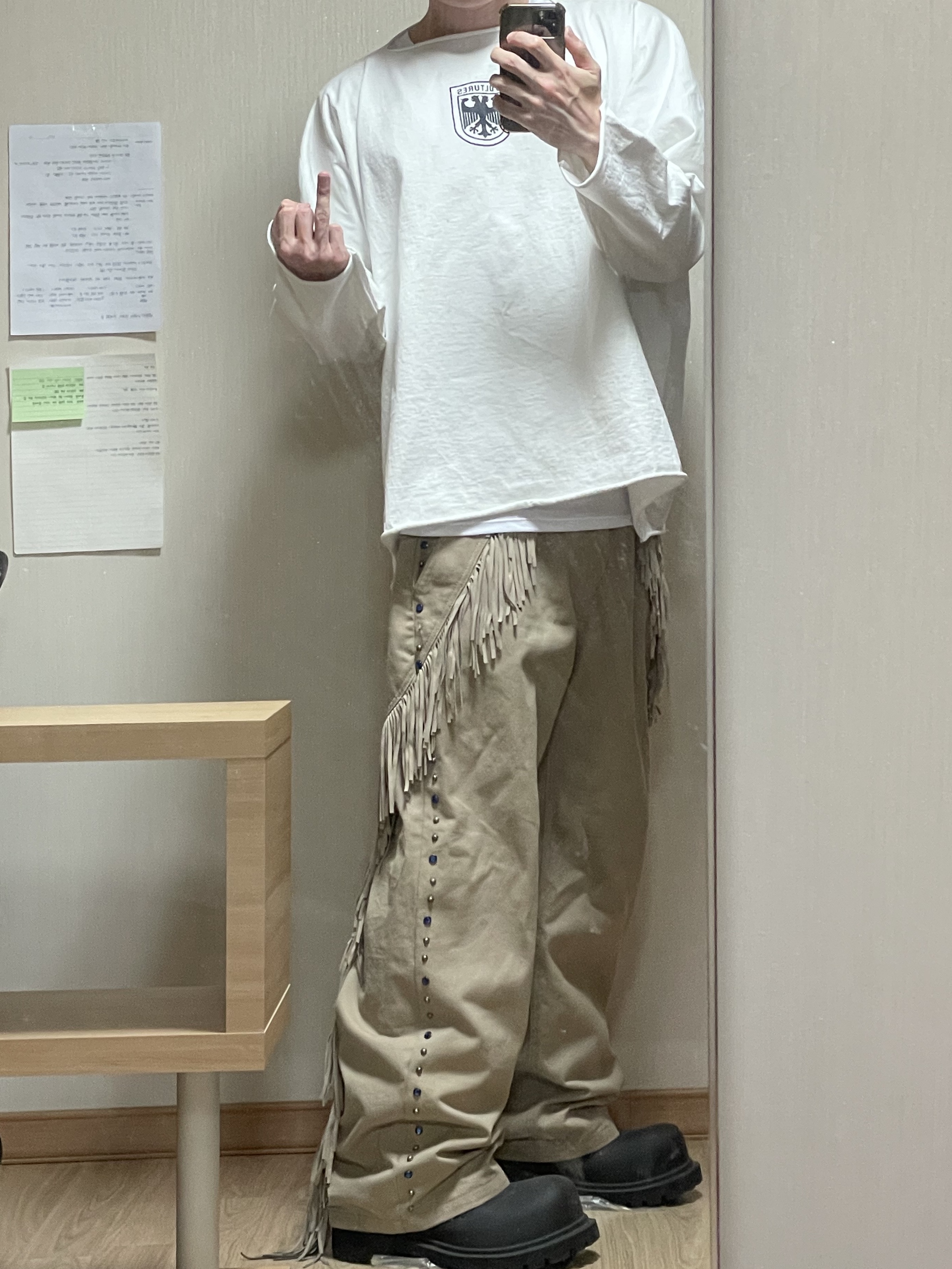 Yeezy Vultures Long Sleeve T-Shirt White, Balenciaga XL Army Boots Full Eva Black 착용 스타일