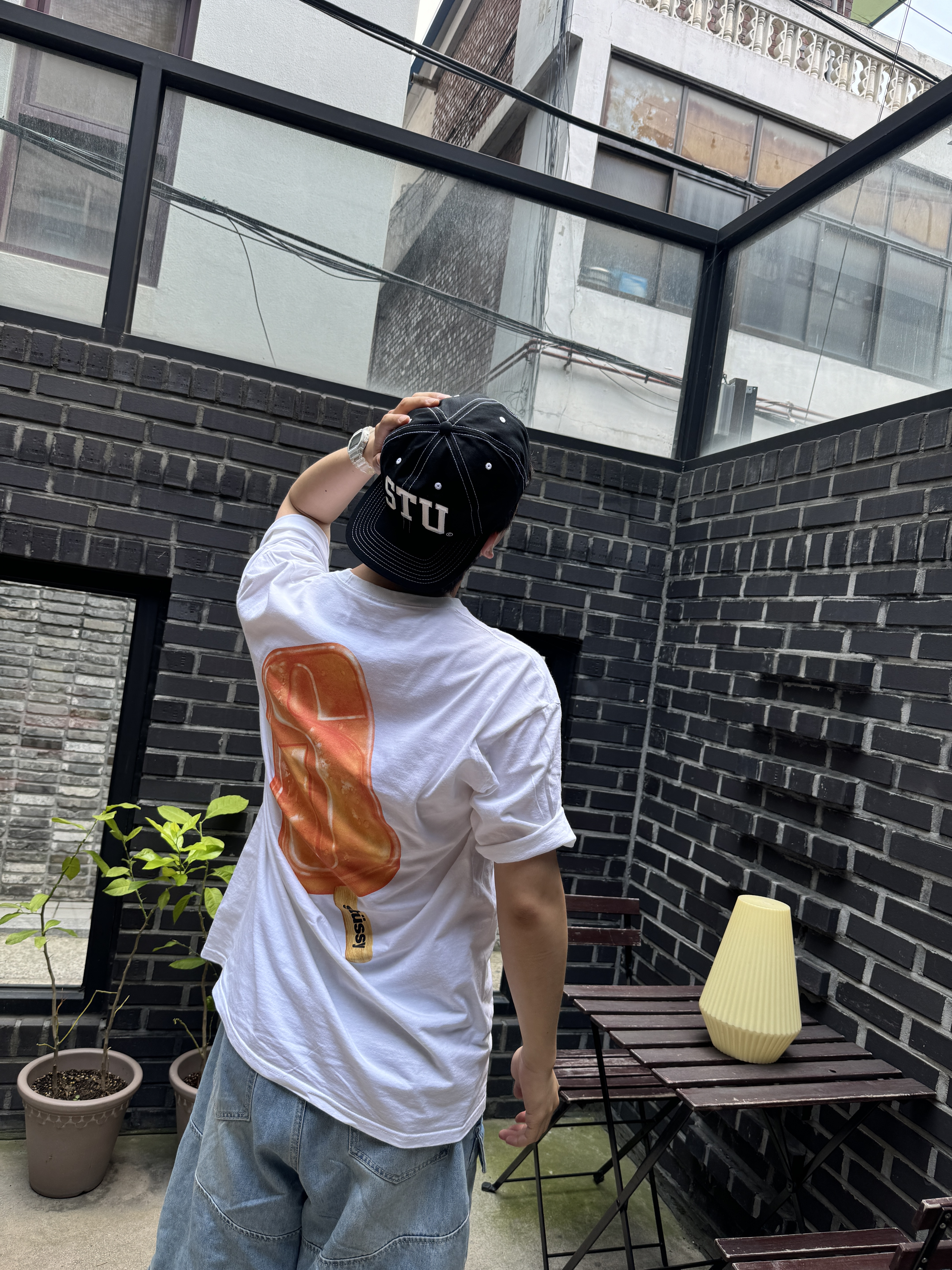 Stussy Popsicle T-Shirt White, Vans Old Skool Wave Washed Blue 착용 스타일 - 2