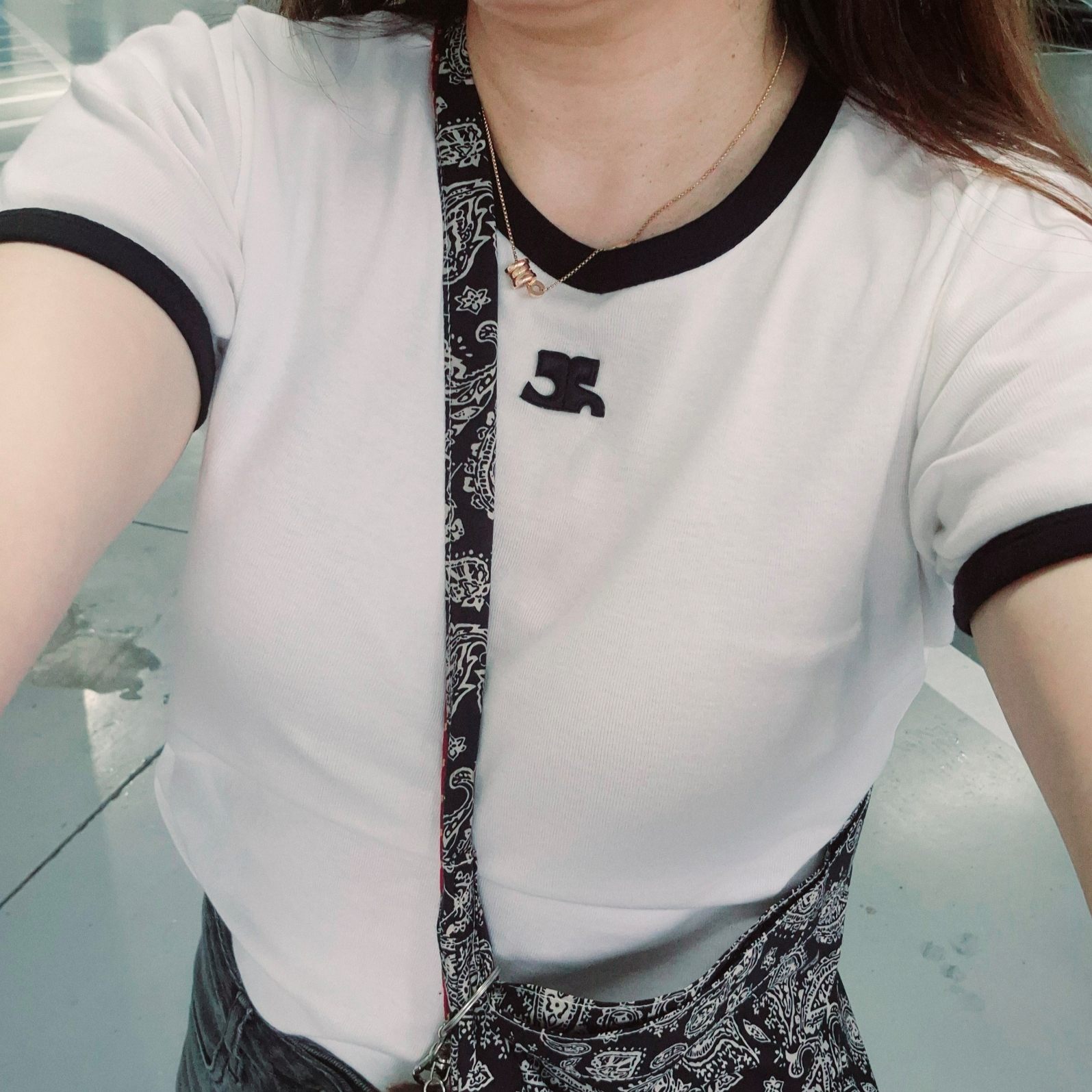(W) Courreges Reedition Bumpy Contrast T-Shirt Heritage White Black 착용 스타일