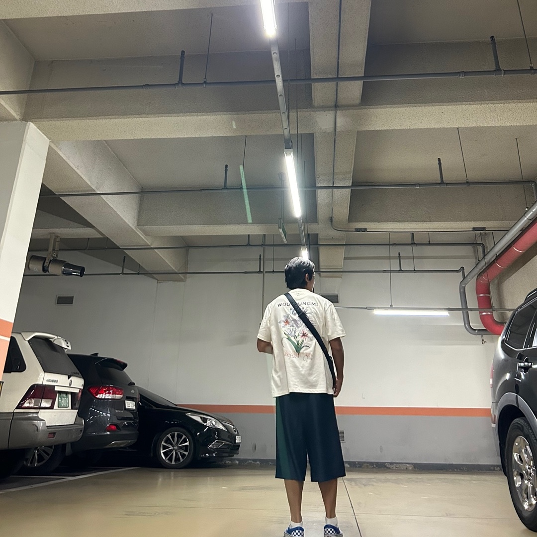 Wooyoungmi Flower Back Logo T-Shirt Ivory - 24SS 착용 스타일