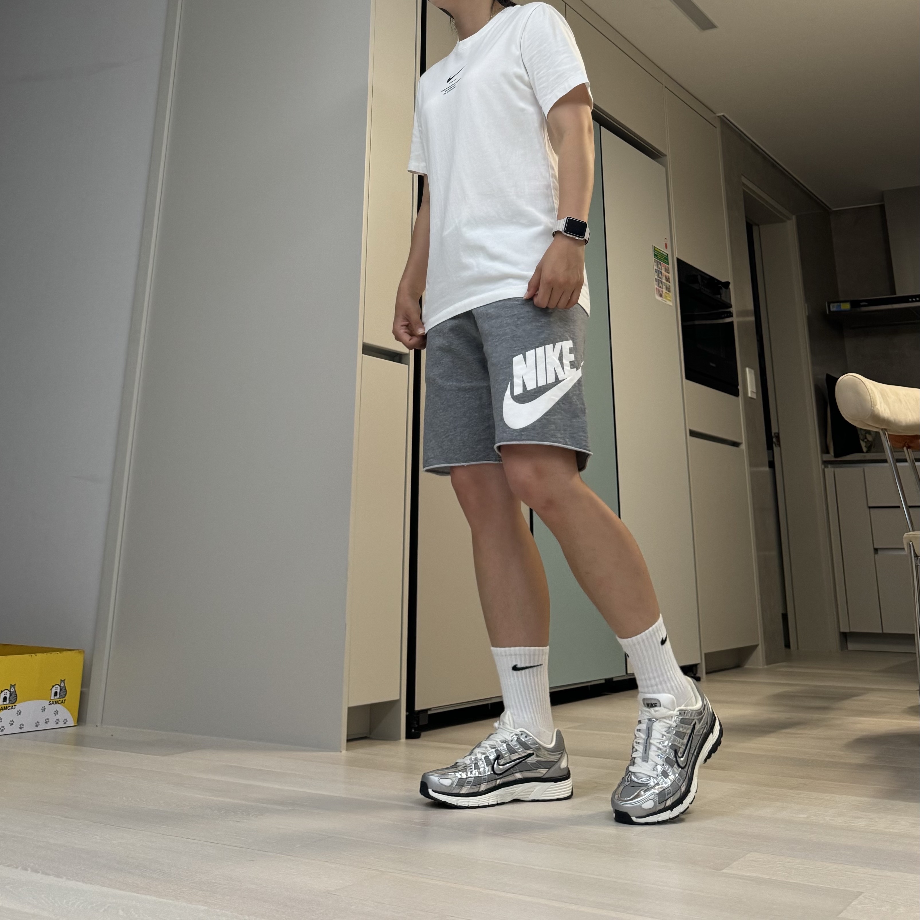 Nike P-6000 Metallic Silver 착용 스타일 - 8