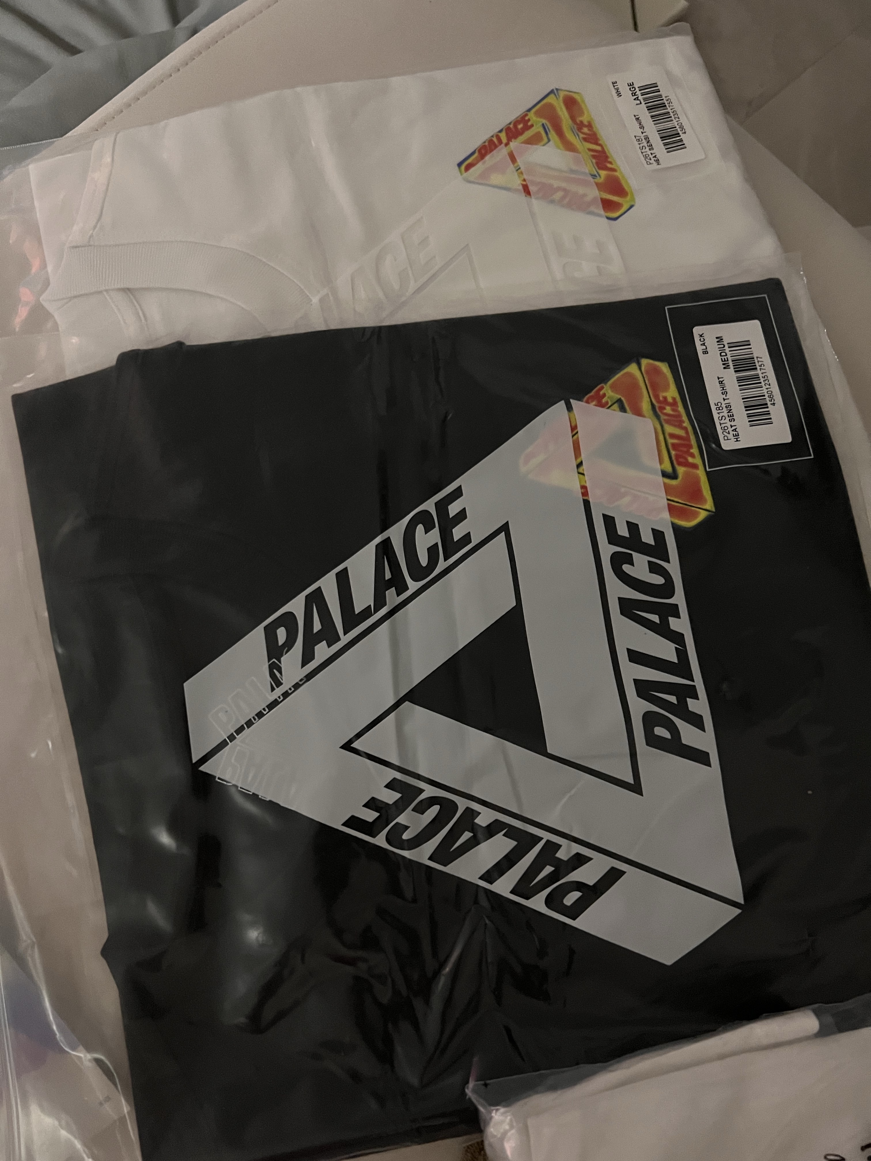 Palace Heat Sensi T-Shirt Black - 24SS, Palace Heat Sensi T-Shirt White - 24SS 착용 스타일