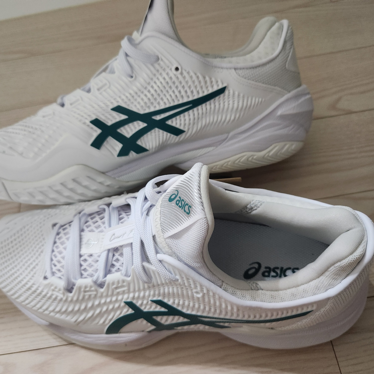 Asics Court FF 3 Novak White Pitch Green 착용 스타일 - 2