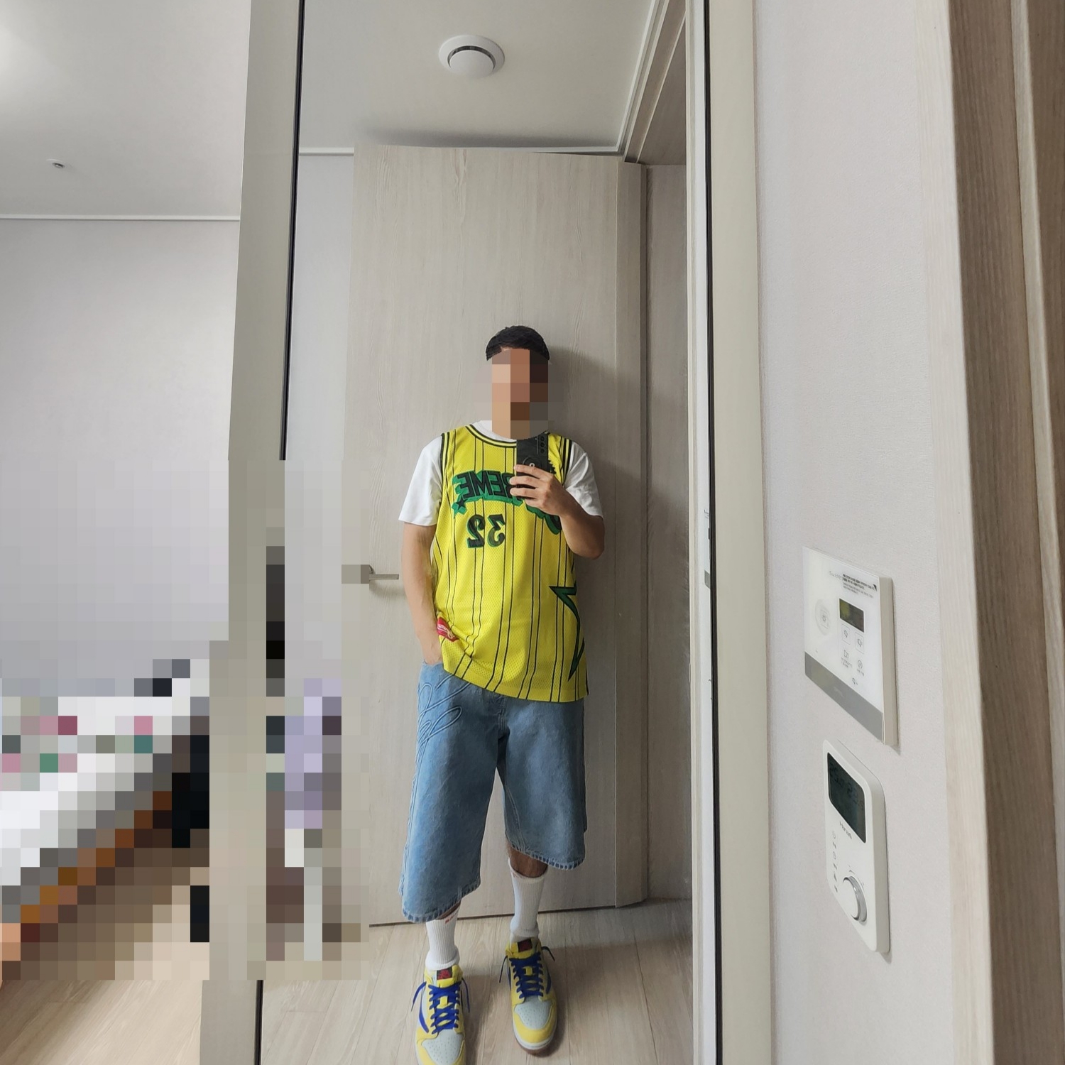 Supreme Star Basketball Jersey Yellow - 24SS, Supreme Coated Denim Camp Cap Black - 24SS 착용 스타일 - 1