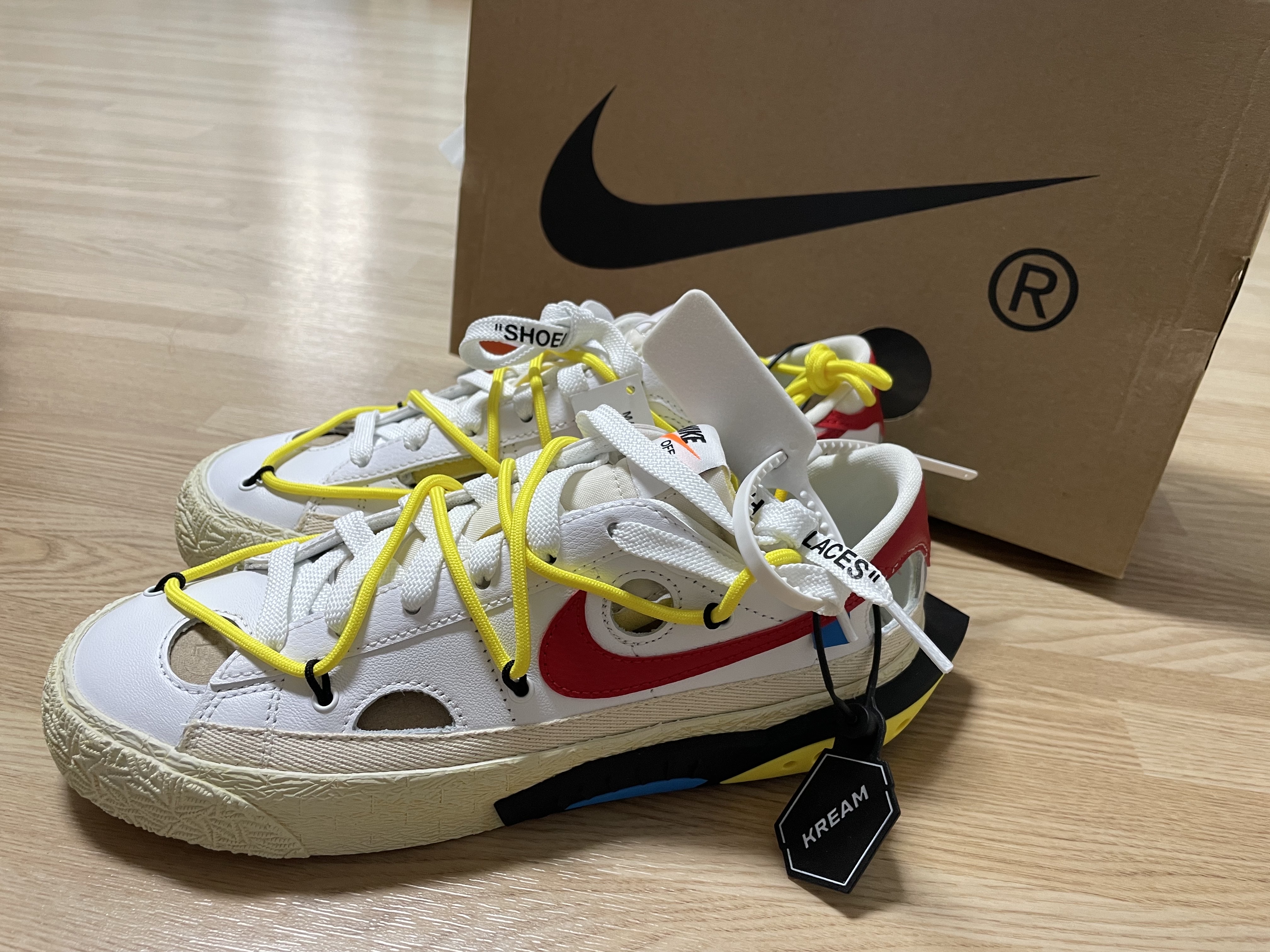 Nike x Off-White Blazer Low '77 White and University Red 착용 스타일