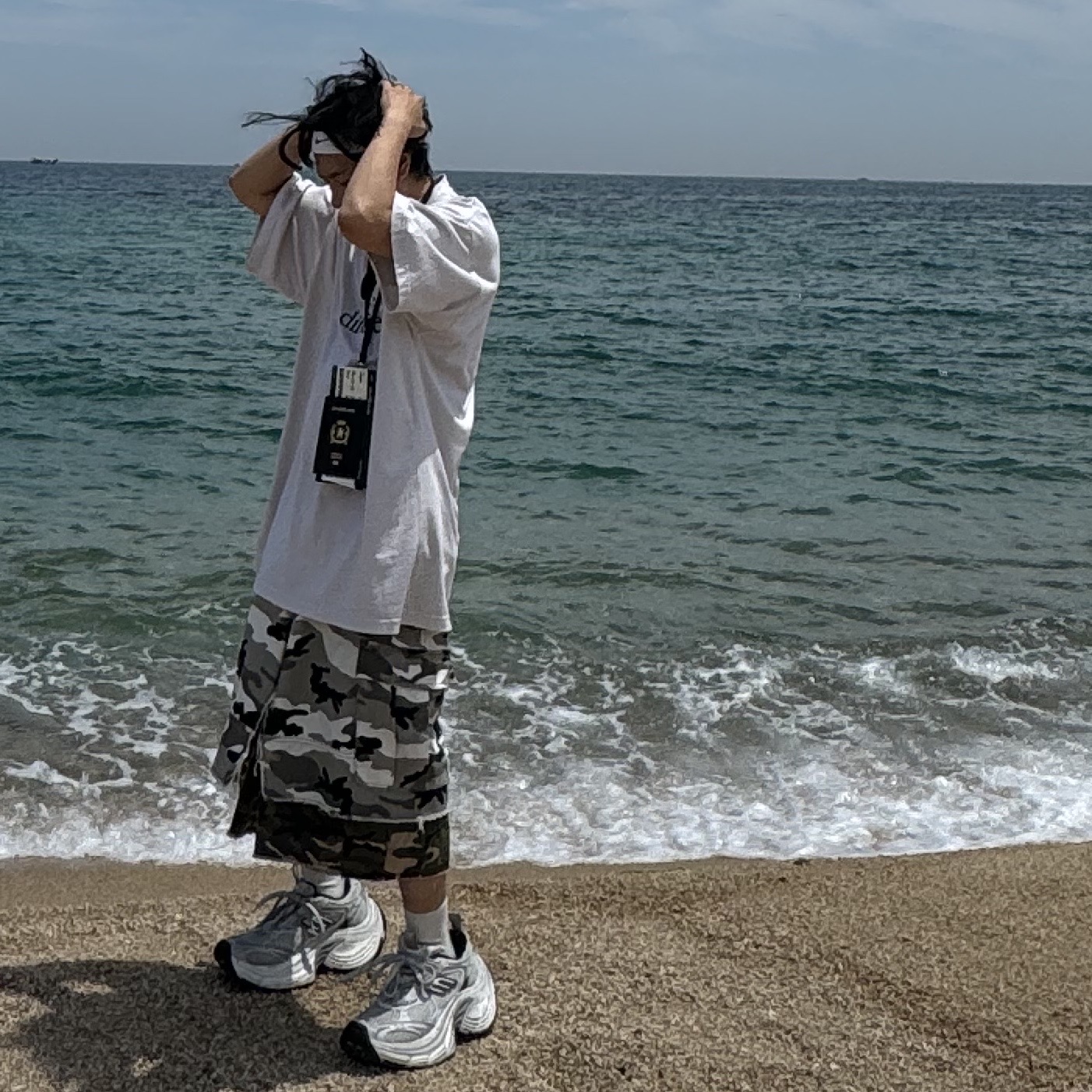 Project G/R x MFM333. Layered Skirt Camo Cargo Shorts Multi Camo, Balenciaga Be Different T-Shirt Off White 착용 스타일