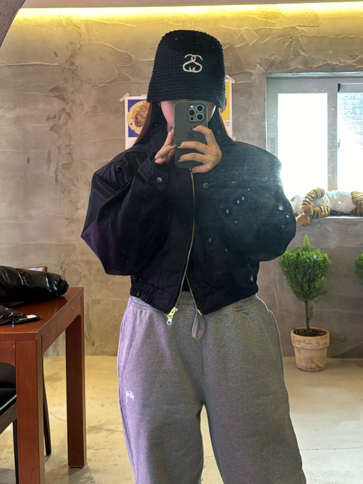 Stussy Overdyed Smooth Stock Logo Pants Grey Heather, Stussy SS Link Knit Bucket Hat Black 착용 스타일