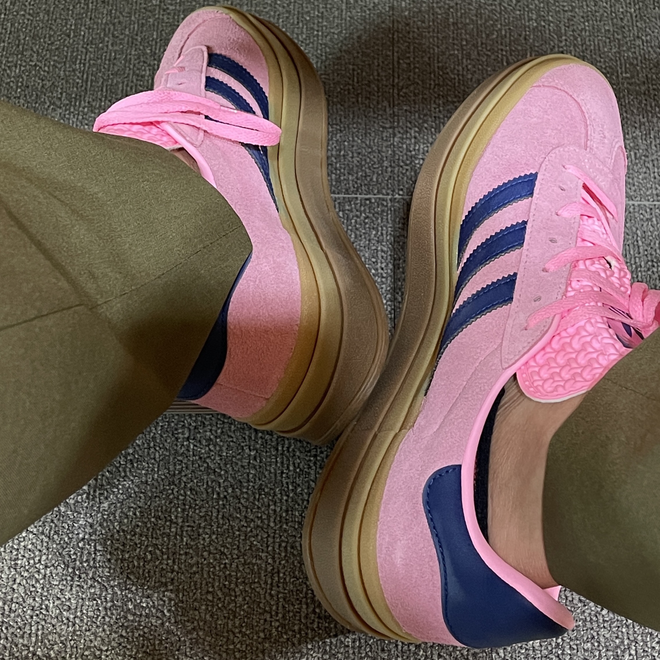 (W) Adidas Gazelle Bold Pink Glow Victory Blue 착용 스타일