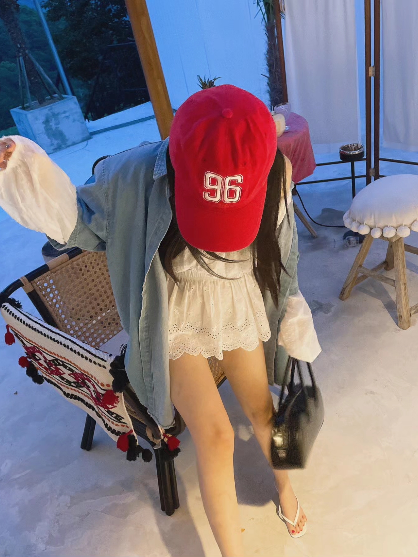 Nieeh 96 Cap Red, Jacquemus La Casquette Artichaut Fringe Baseball Cap Black 착용 스타일 - 5